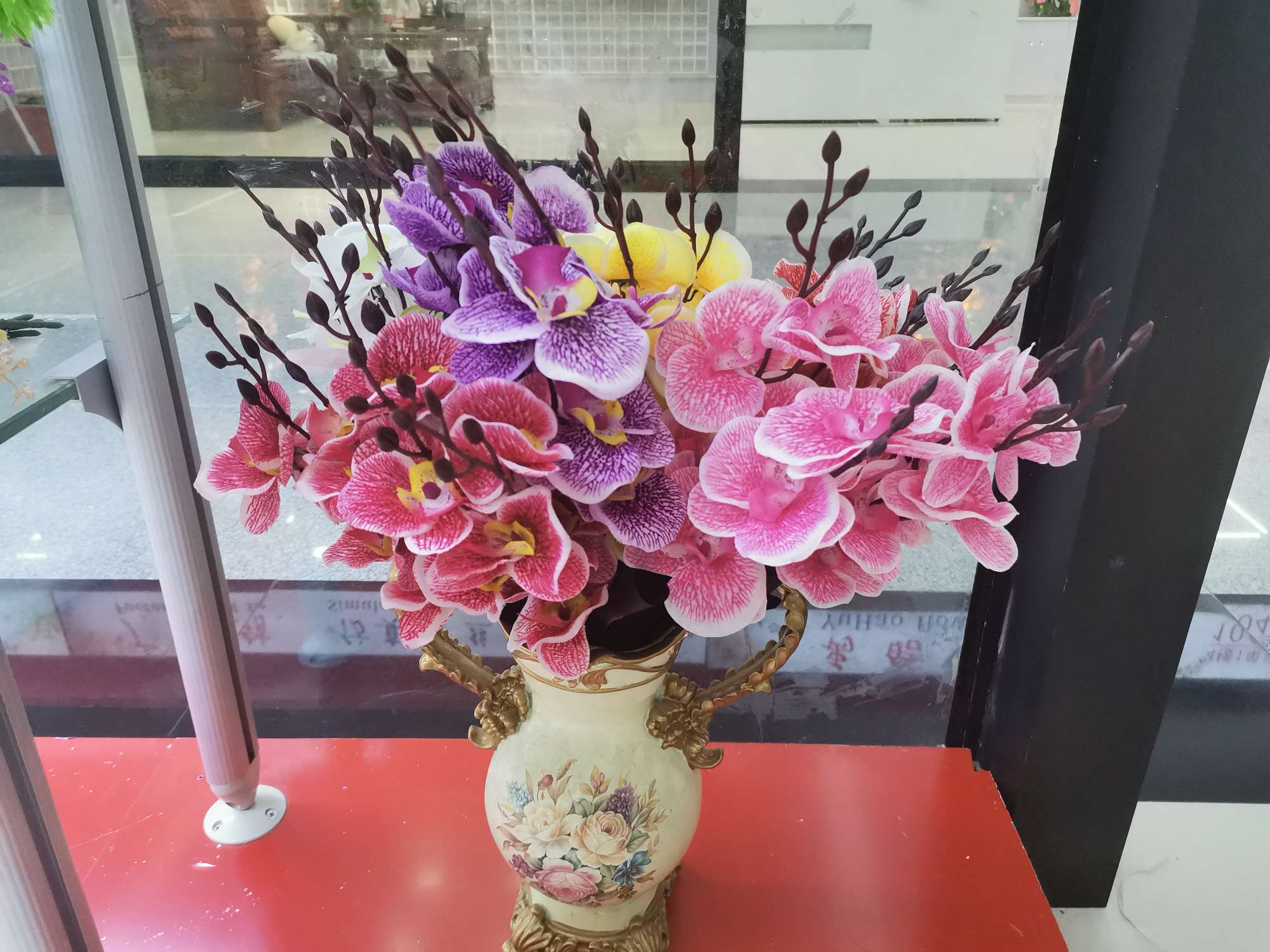 Simulated 5-forked autumn Phalaenopsis