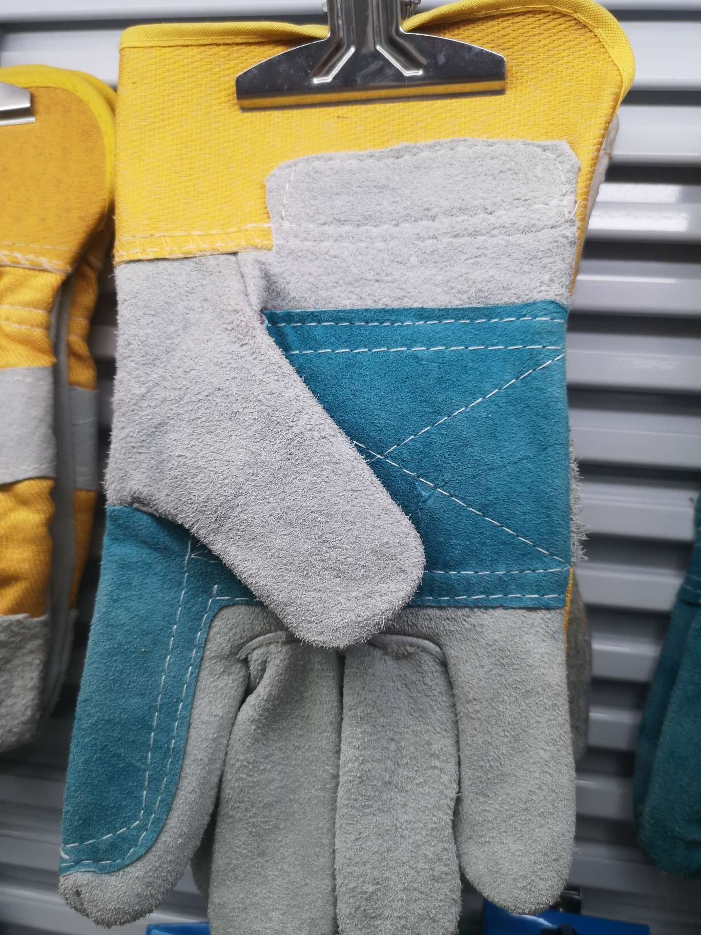 Leather gloves with yellow mouth thumbnail