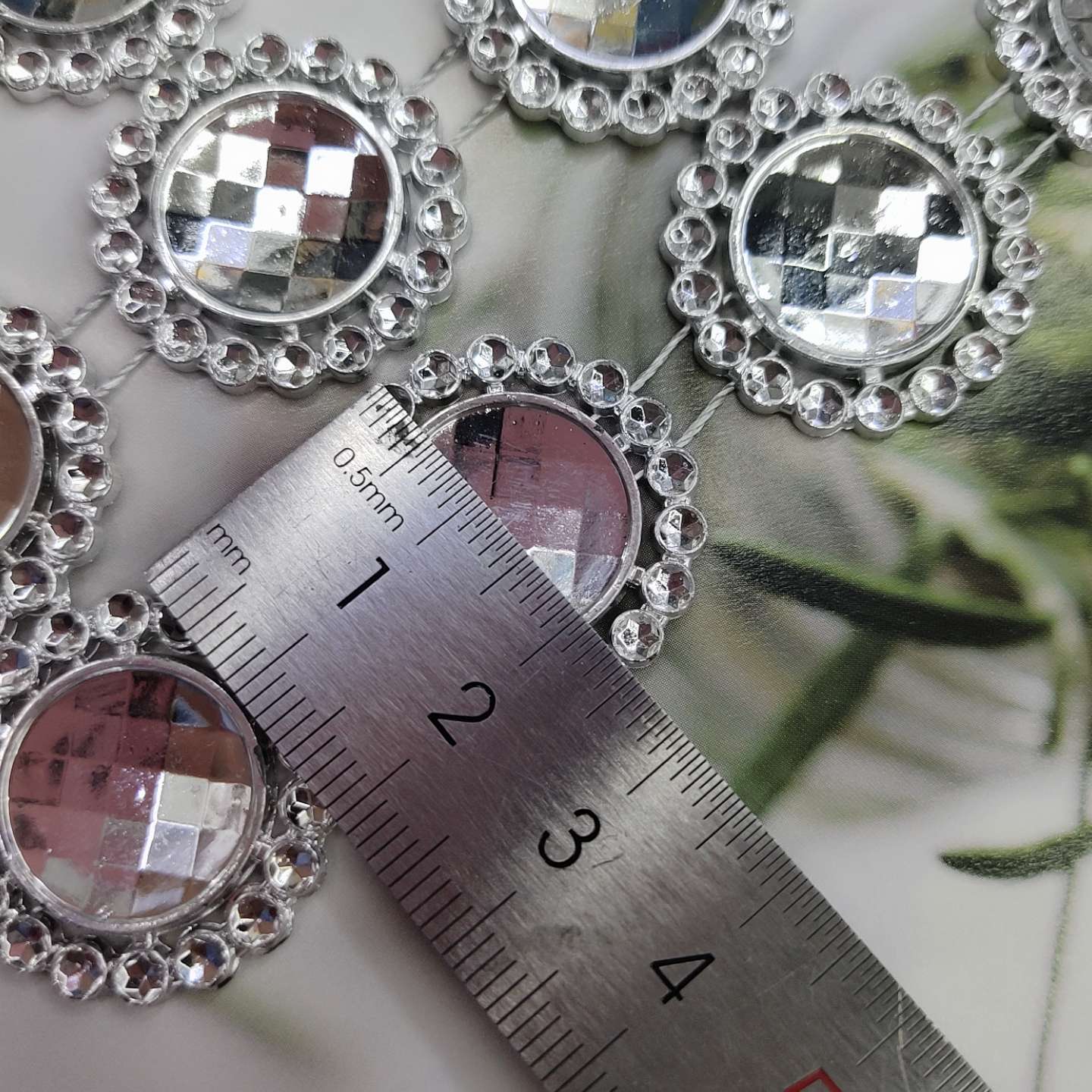 单排小菊花塑料电镀仿钻 空心钻 七彩压钻 线钻服装辅料配件详情4