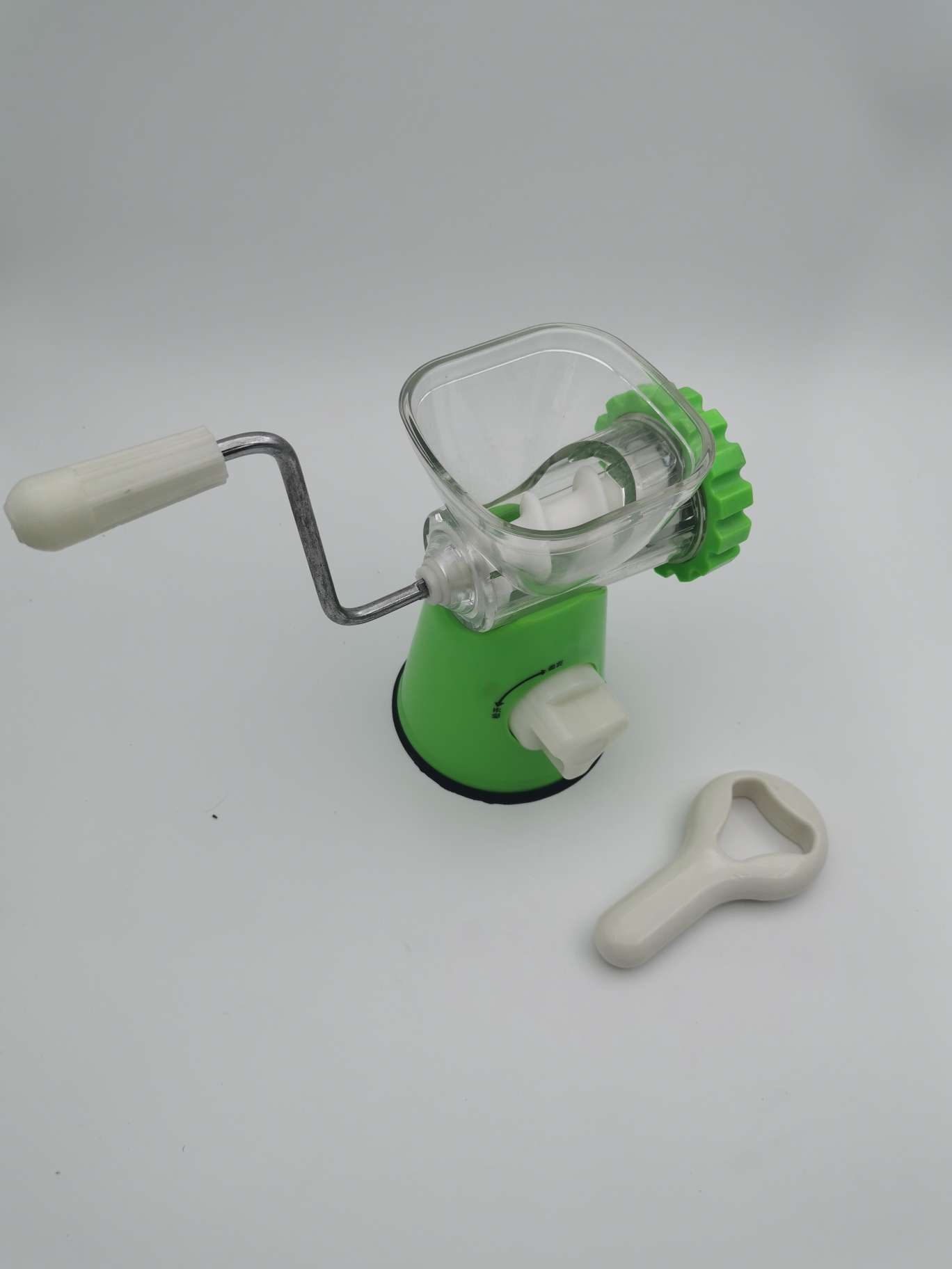 Manual multi-functional meat grinder, household hand-cranked meat grinder, mincing vegetables and peppers Application Scenario