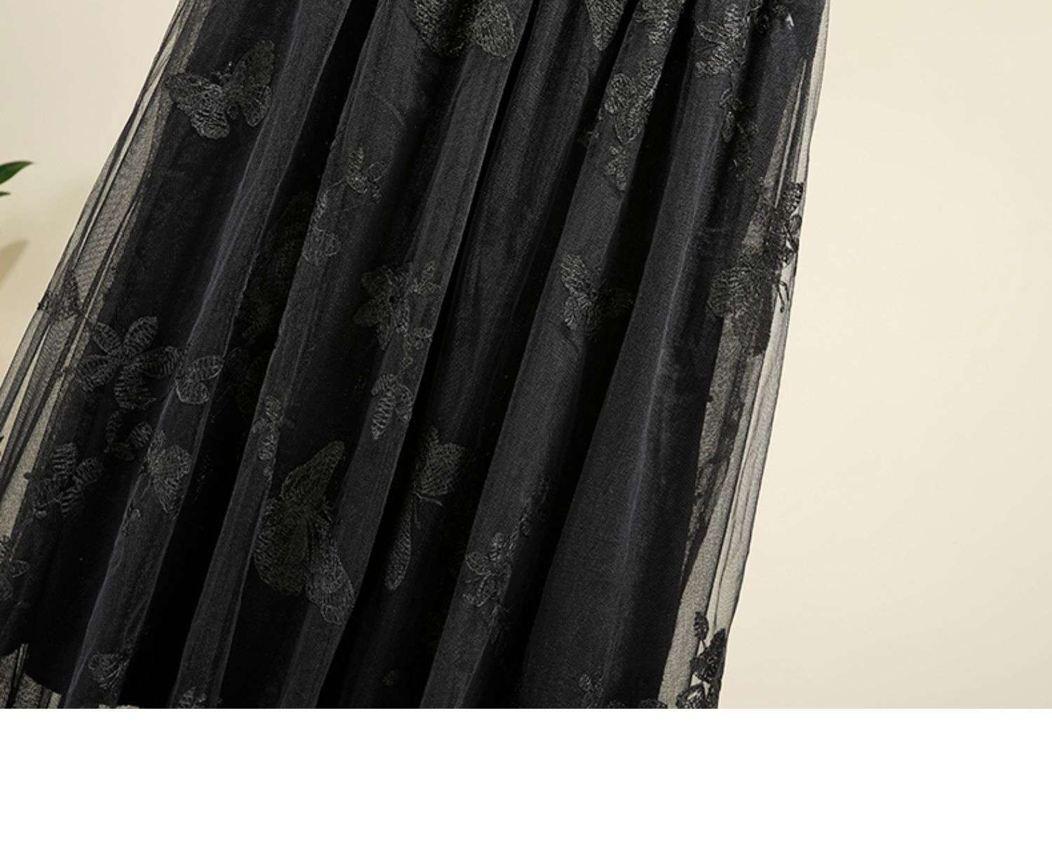 التنانير السوداء المطرزة، الفراشة، تنانير الشباك الطويلة الطويلة Item Picture