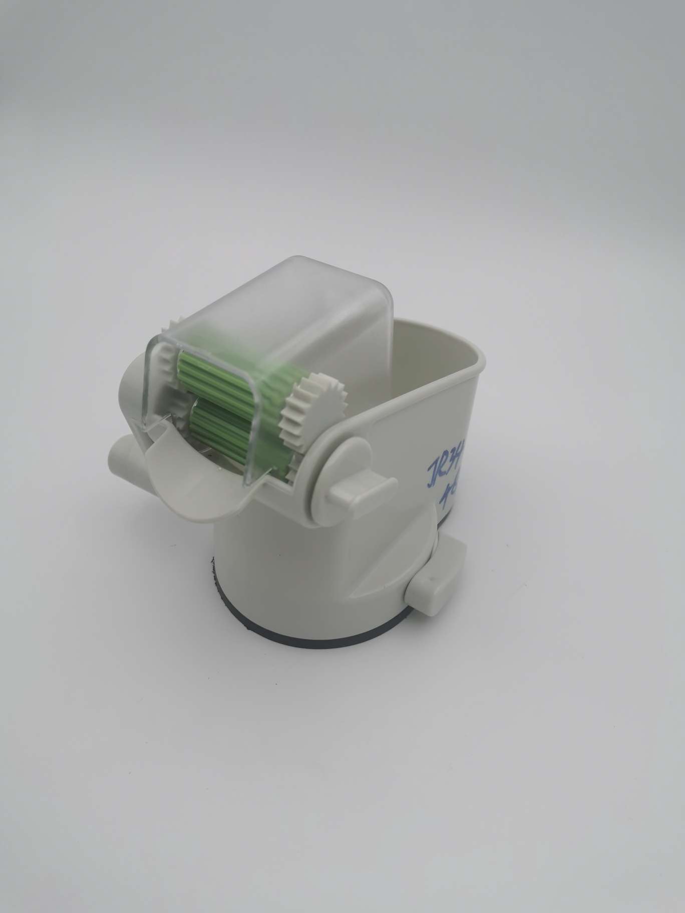 TV hit kitchen gadget, pea peeler, hand-cranked peeler, an easy peeler for peas