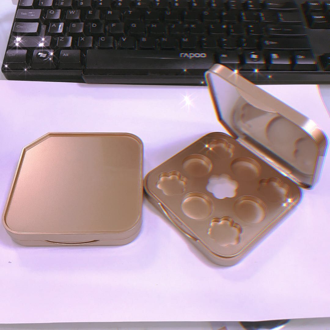 Packaging materials for the popular eyeshadow and powder box series undefined