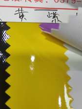 PVC镜面黄色大量现货高中低档皮革面料厂家直销热销新款