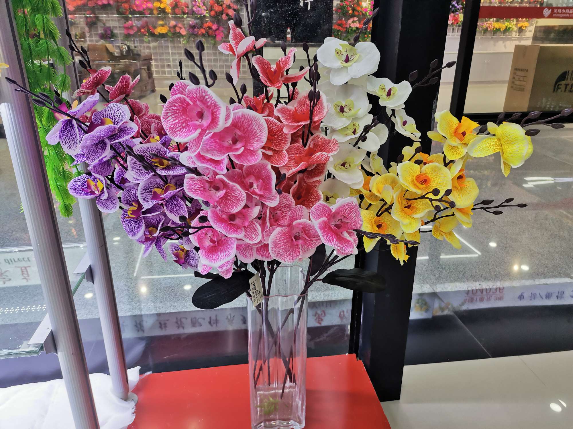 Simulated high-stemmed autumn Phalaenopsis Application Scenario