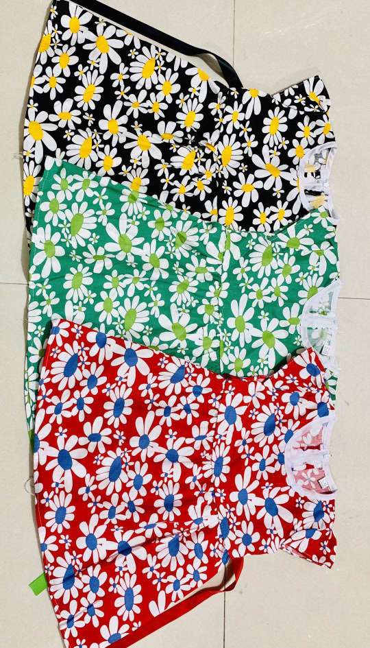 Little girl's dress with broken flower thumbnail