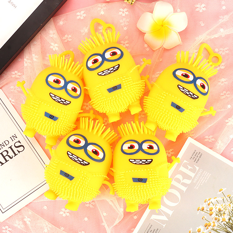 小黄人奶瓶装毛毛球详情图6