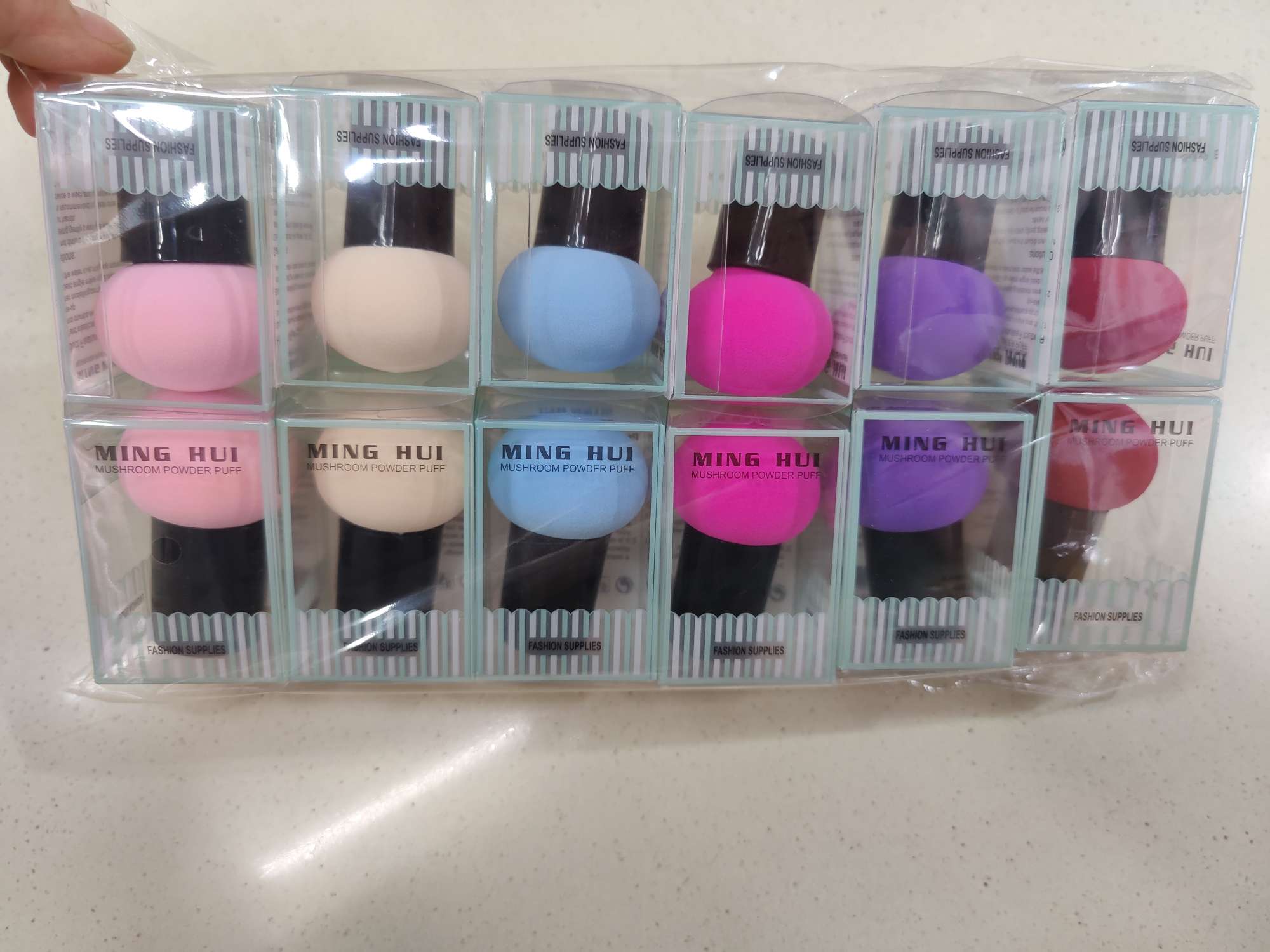 Soak water in large mixed color mushroom head powder puff with handle Application Scenario