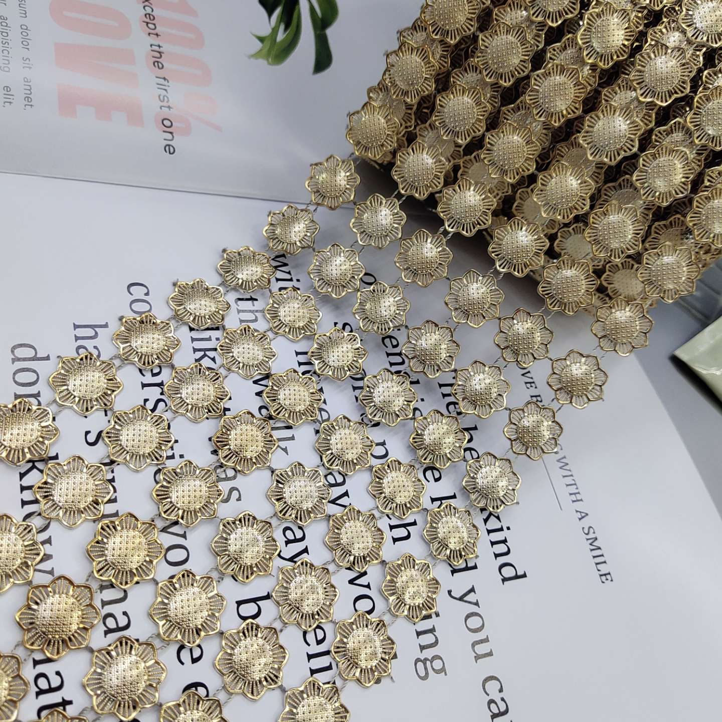 单排小菊花塑料电镀仿钻 空心钻 七彩压钻 线钻服装辅料配件详情8