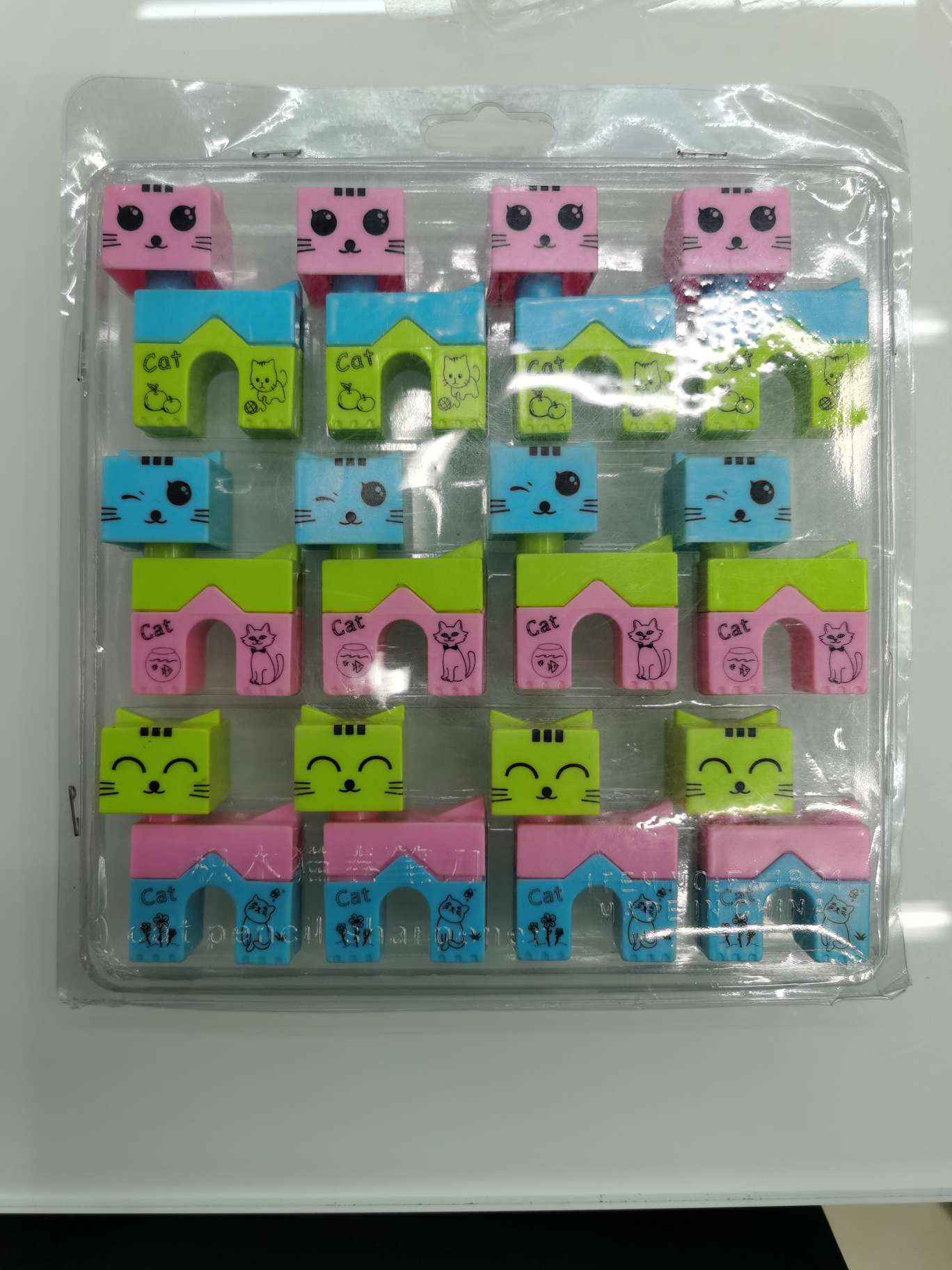 新款拼装小猫卷笔刀，12个一卡吸塑包装