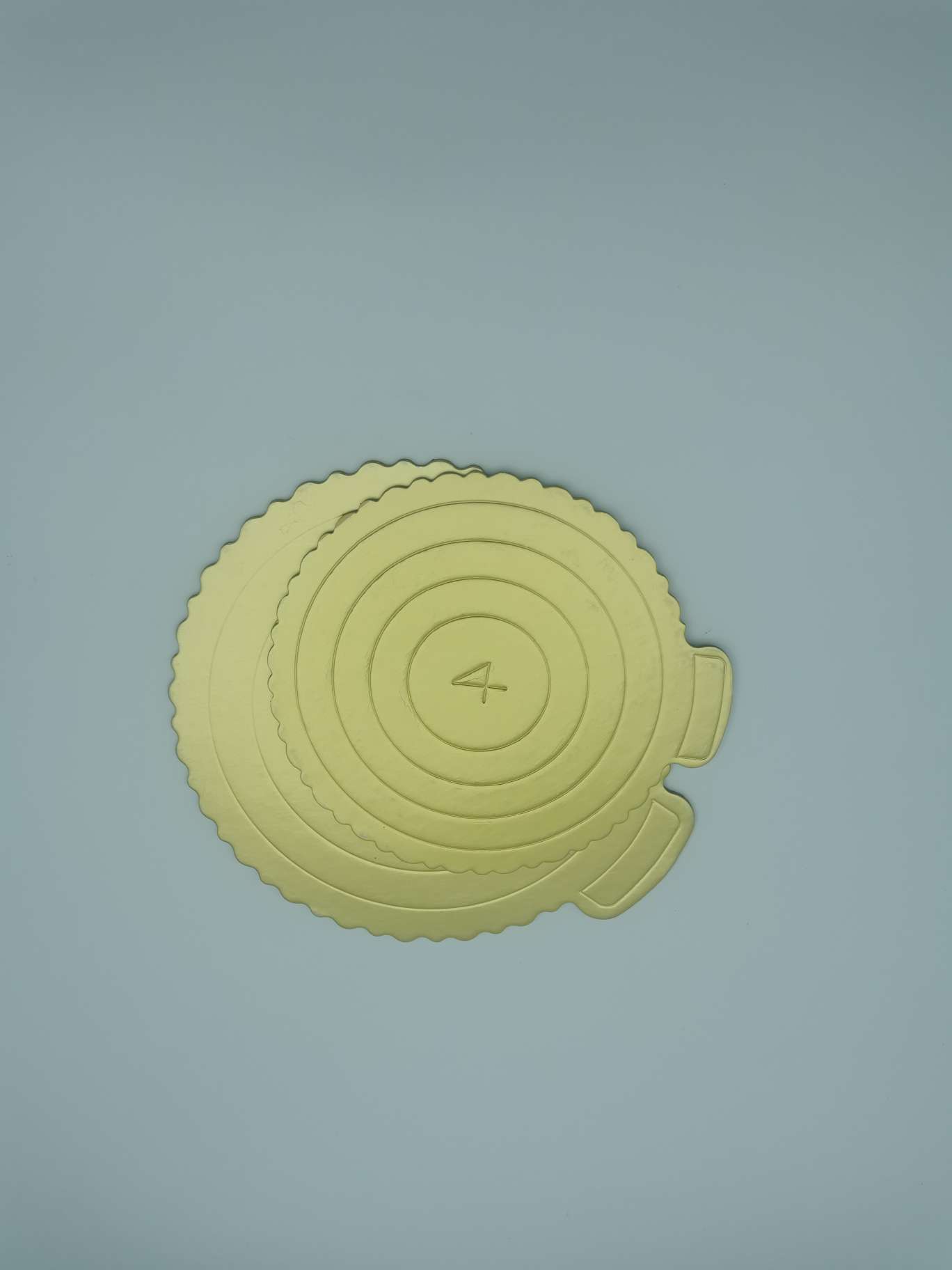 A golden-patterned square baking mousse cake base pad Application Scenario