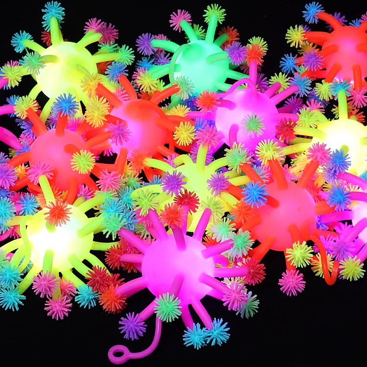 雪花奶瓶装毛毛球白底实物图