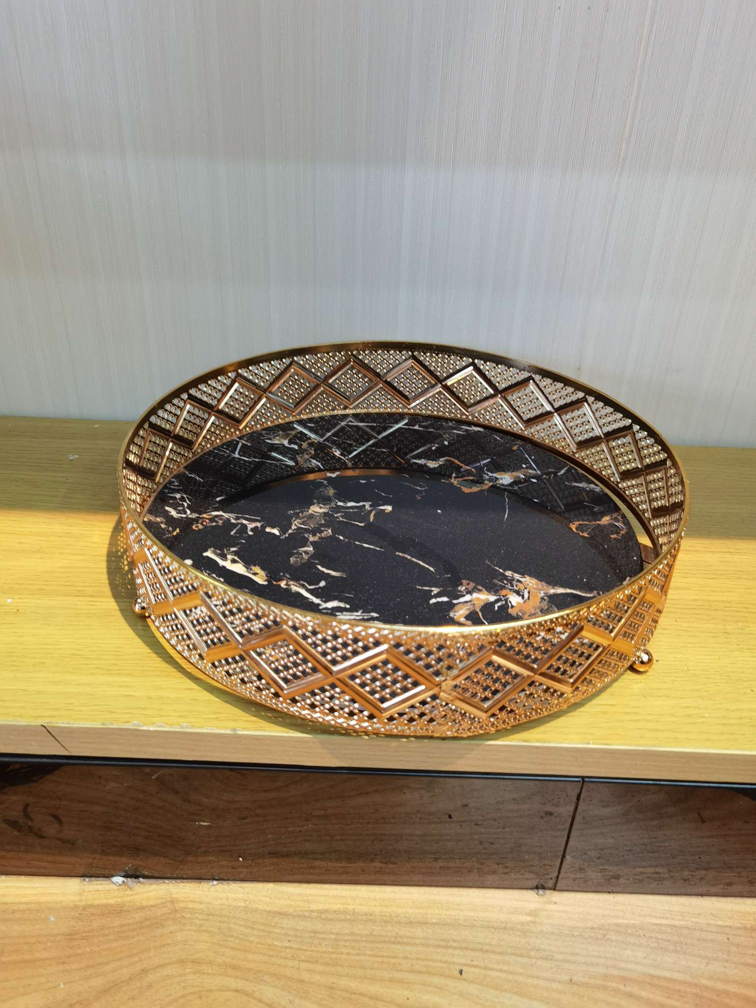 2021新款镀金仿大理石复古格子圆形托盘厂家直销热销
