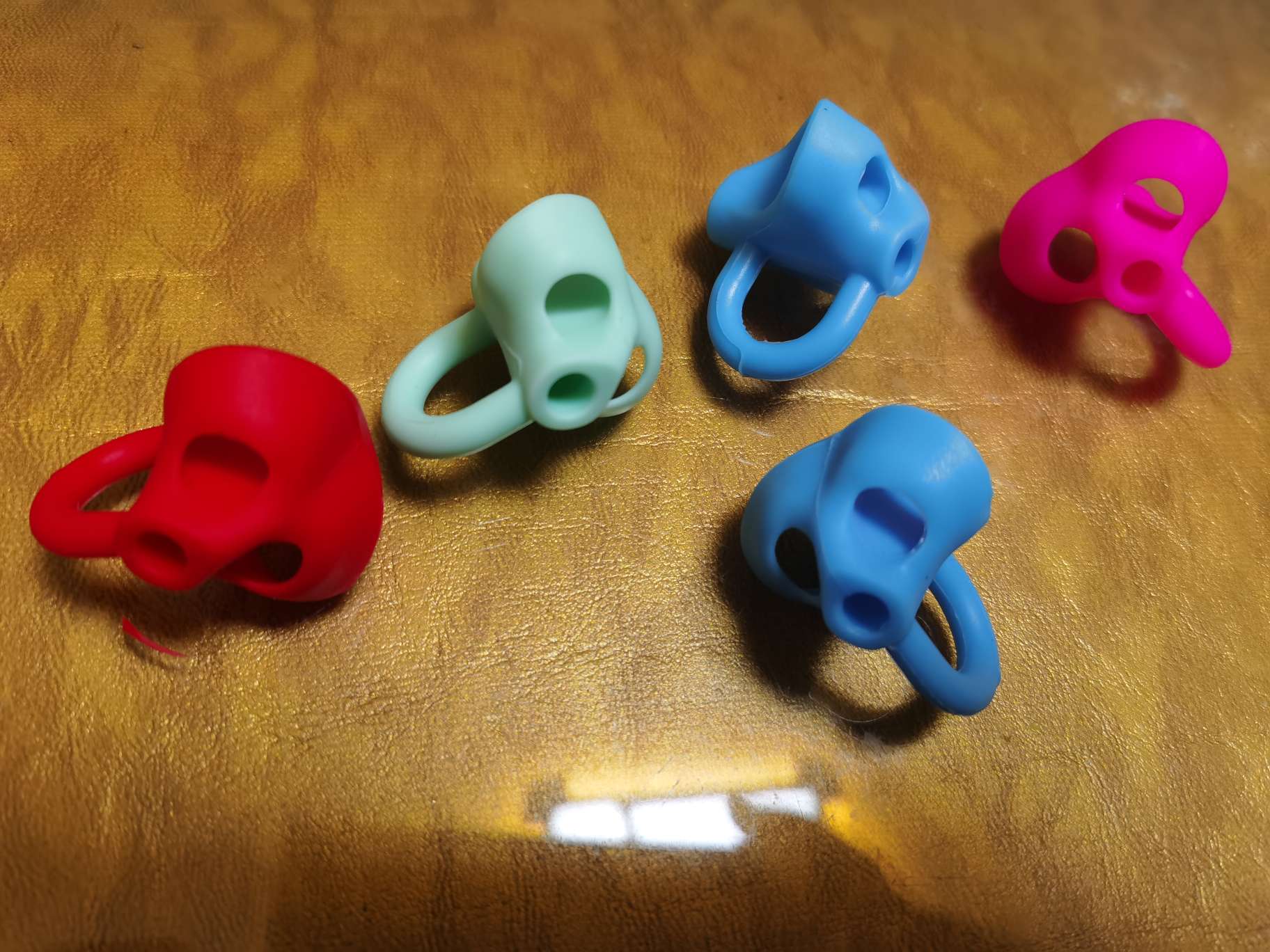 New pen grip, a best-selling three-finger pen grip Specification image