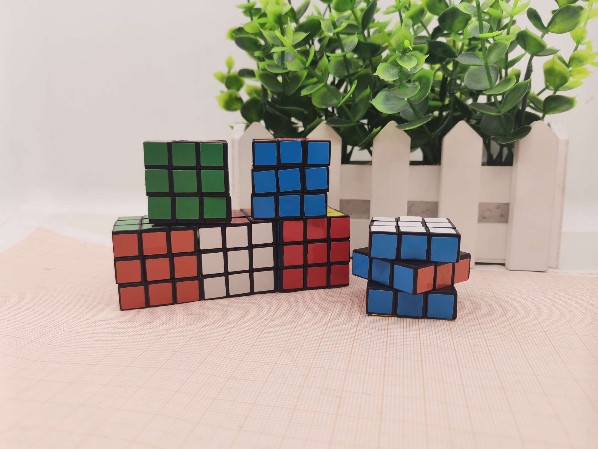 益智玩具 魔方三阶儿童比赛专用魔方 赠品玩具迷你版小小魔方详情图7