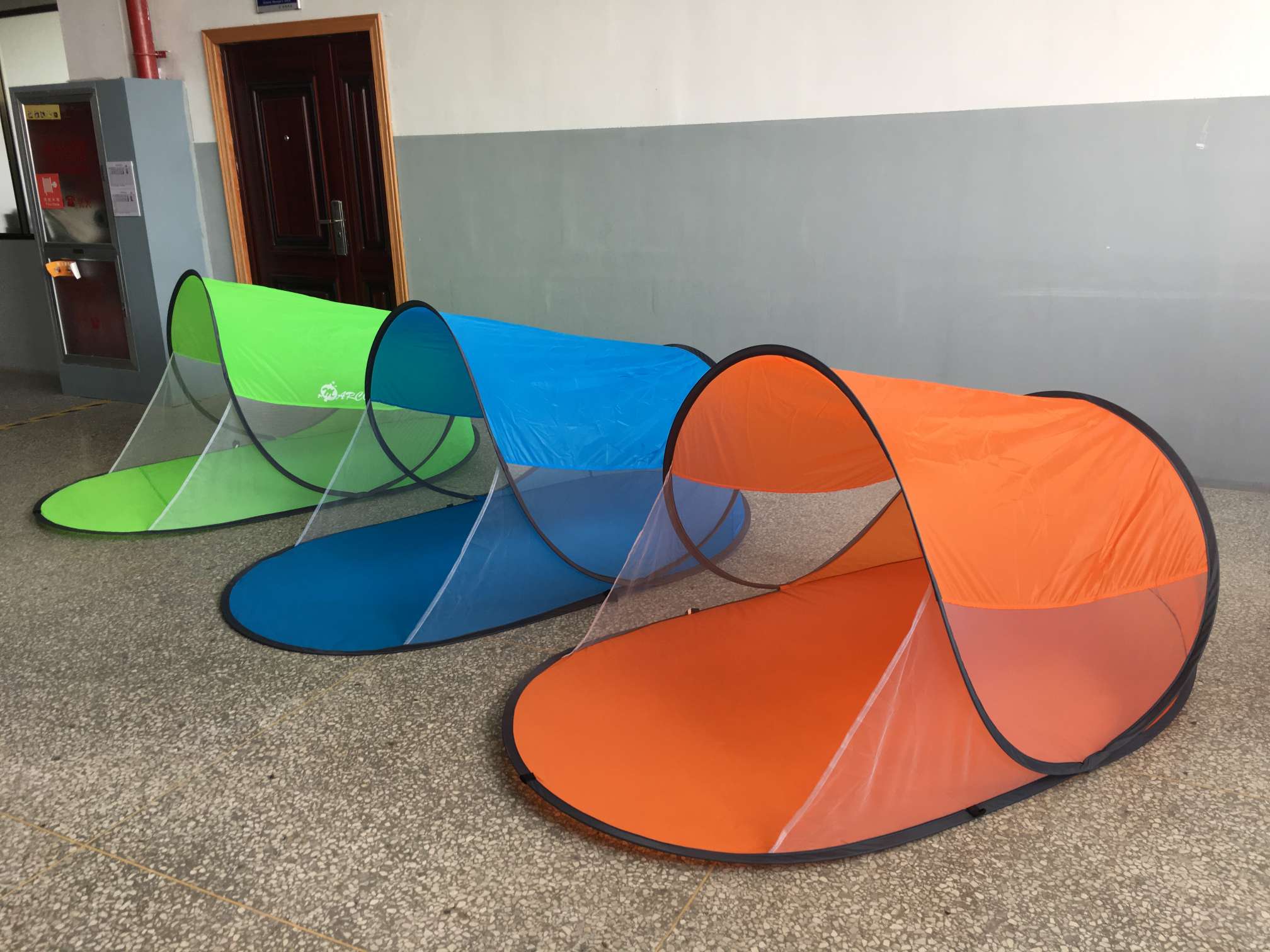 Outdoor automatic camping, tourism and leisure beach single-person tents can be customized