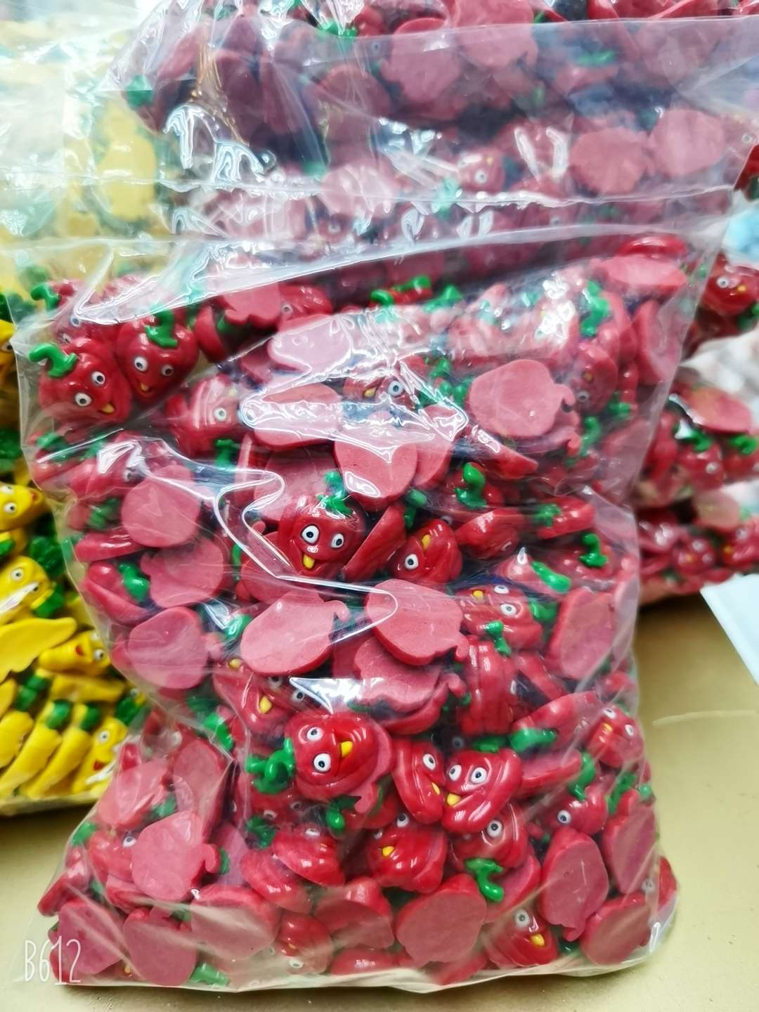 Resin quirky vegetables, cartoon fruits, dumpling plates, Douyin best-selling diy hairpins, water cups, cream glue stickers, phone cases, resin accessories Specification image