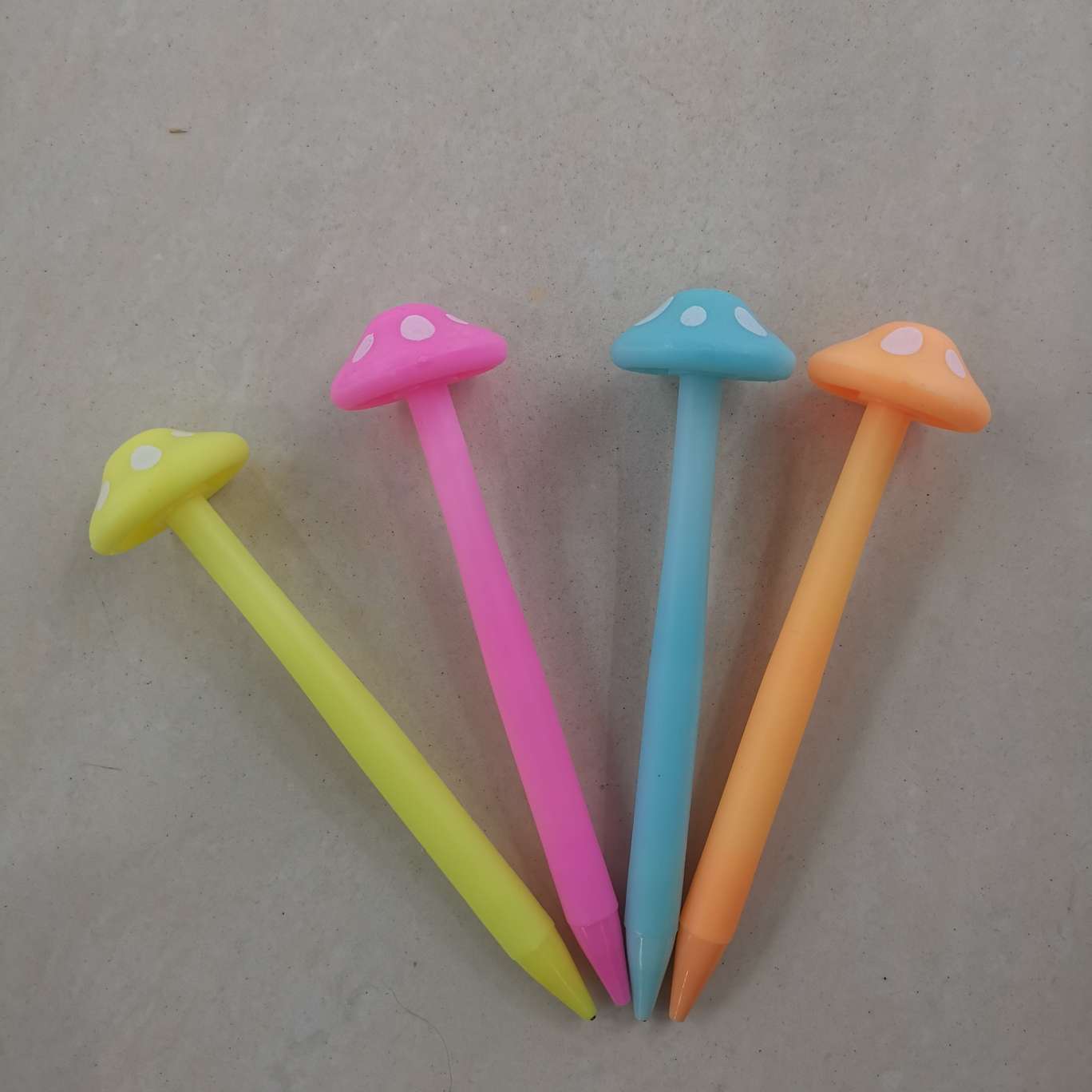 Mushroom molding automatic pencil