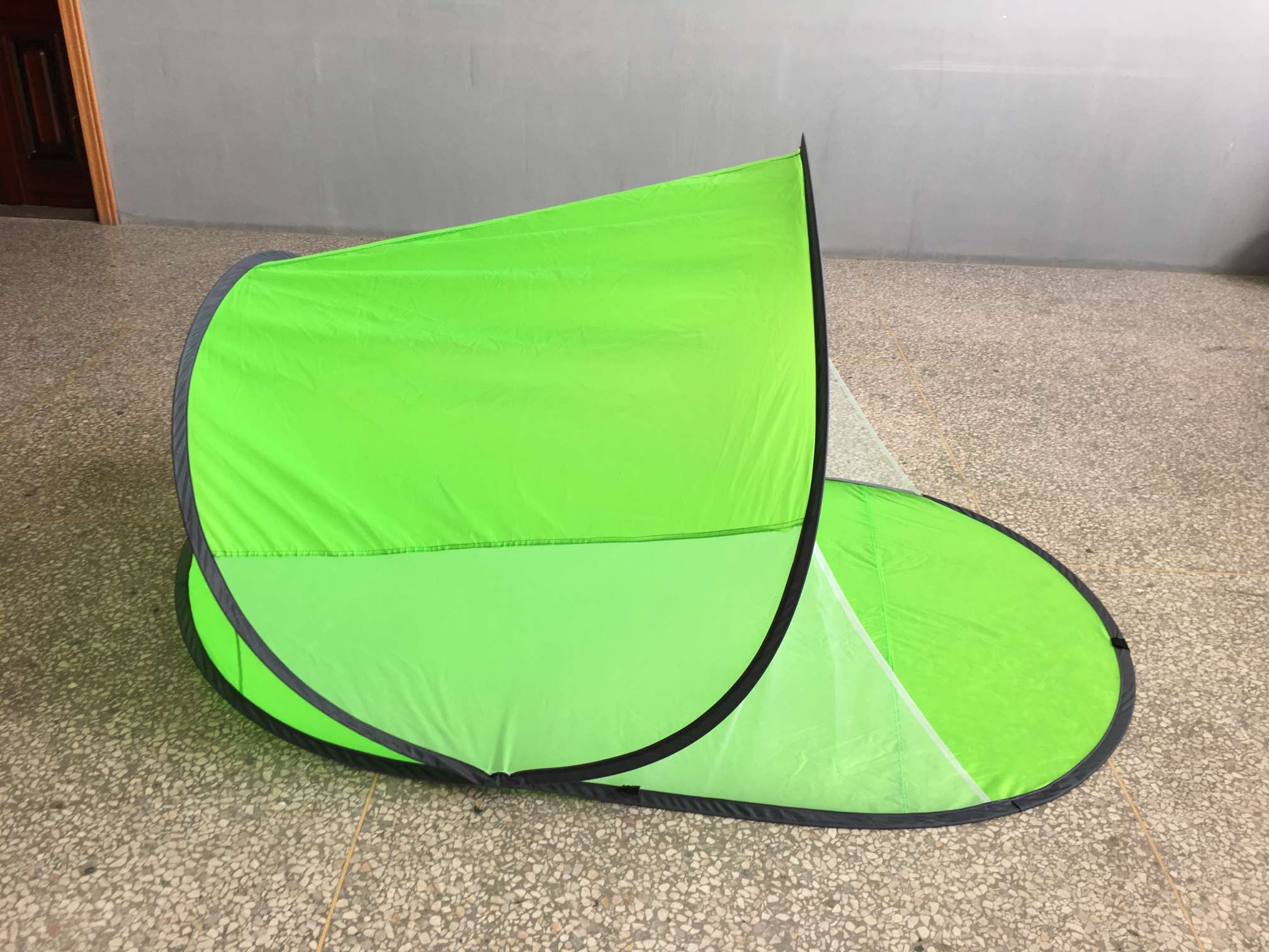 Outdoor automatic camping, tourism and leisure beach single-person tents can be customized Item Picture