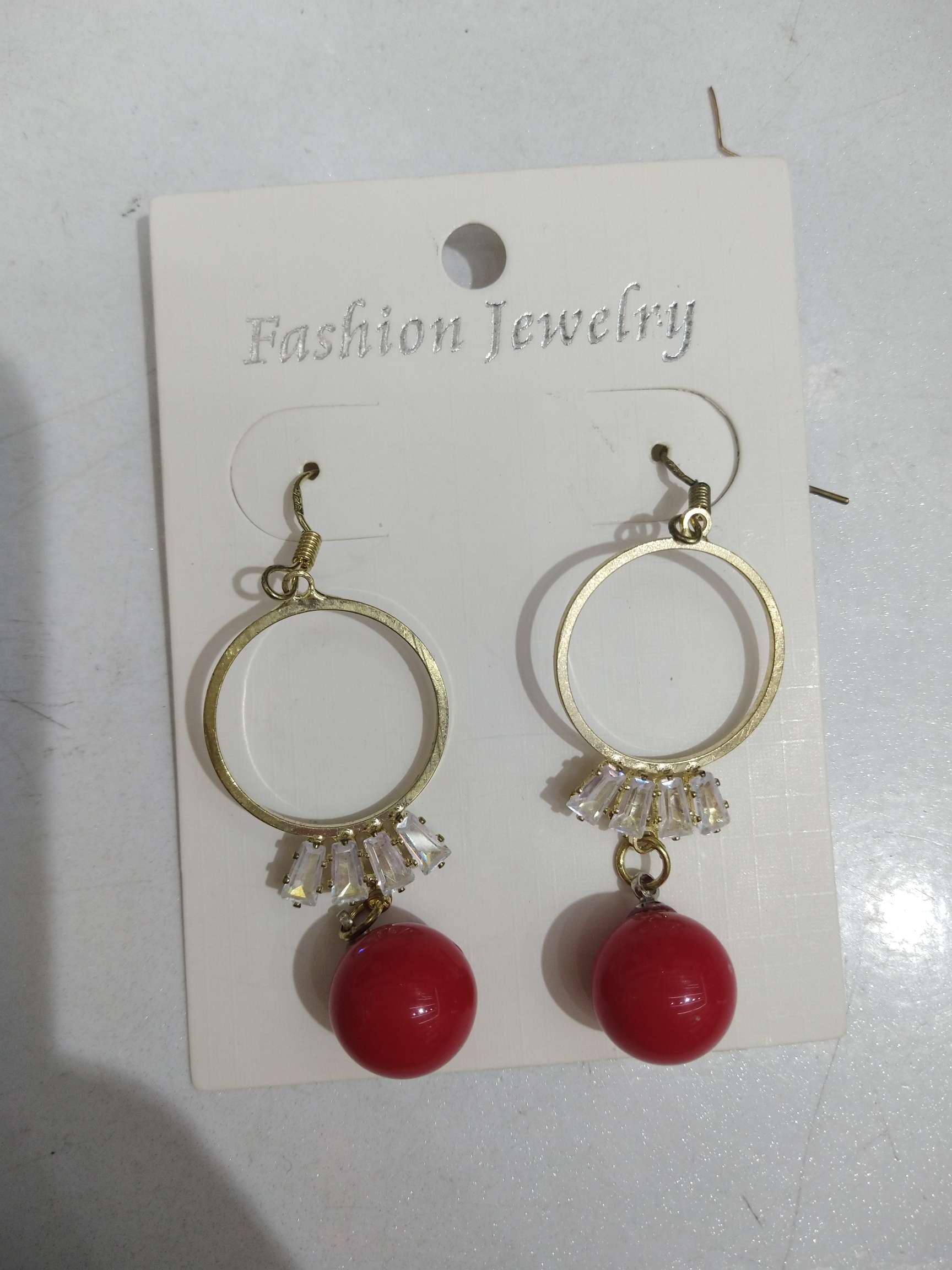 红色圆球镂空耳环