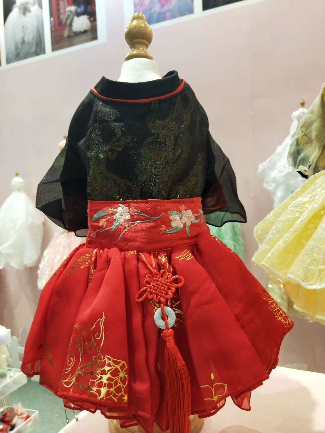 漂亮的汉服每个款式基本都是单件了，要扫货的主子们要趁早哦！白底实物图