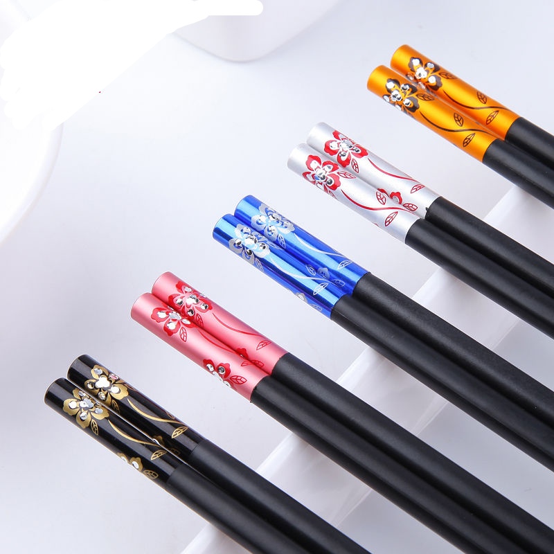 High-end alloy chopsticks for home use, Flower Language, 5-pair set, one person, one color, anti-slip, heat-resistant, mold-free and easy to clean Application Scenario