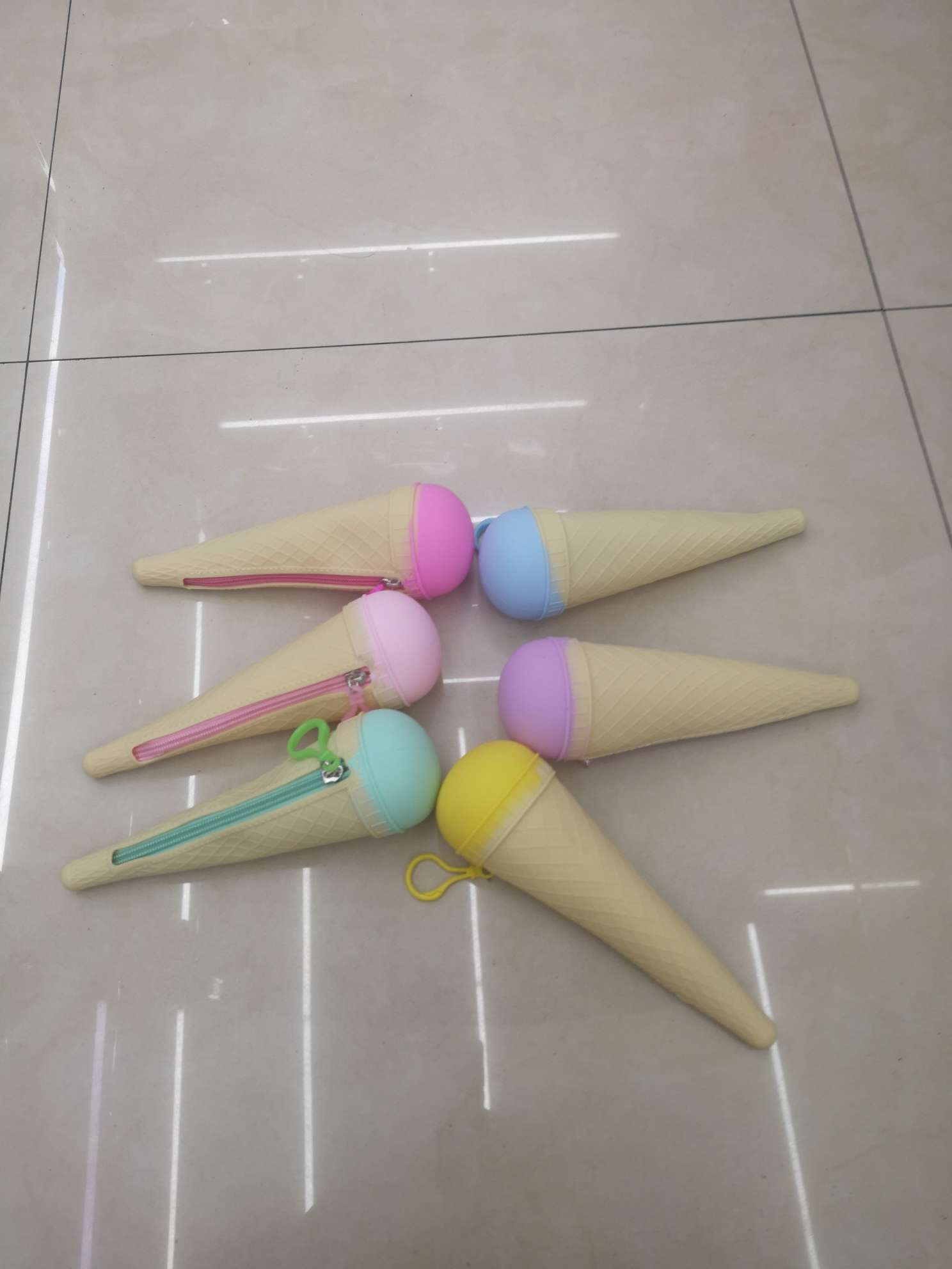 硅胶笔袋产品图