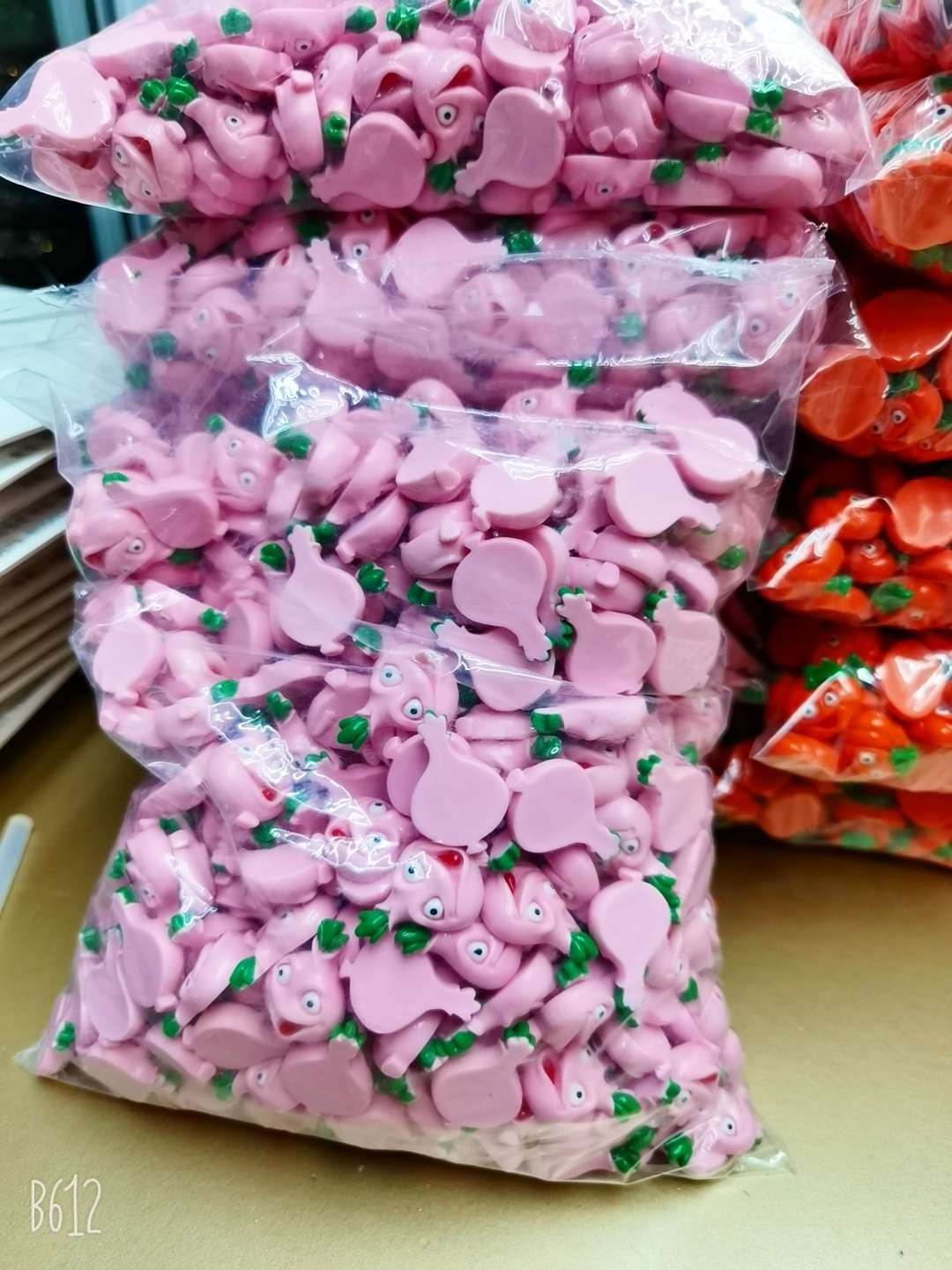 Resin quirky vegetables, cartoon fruits, dumpling plates, Douyin best-selling diy hairpins, water cups, cream glue stickers, phone cases, resin accessories undefined