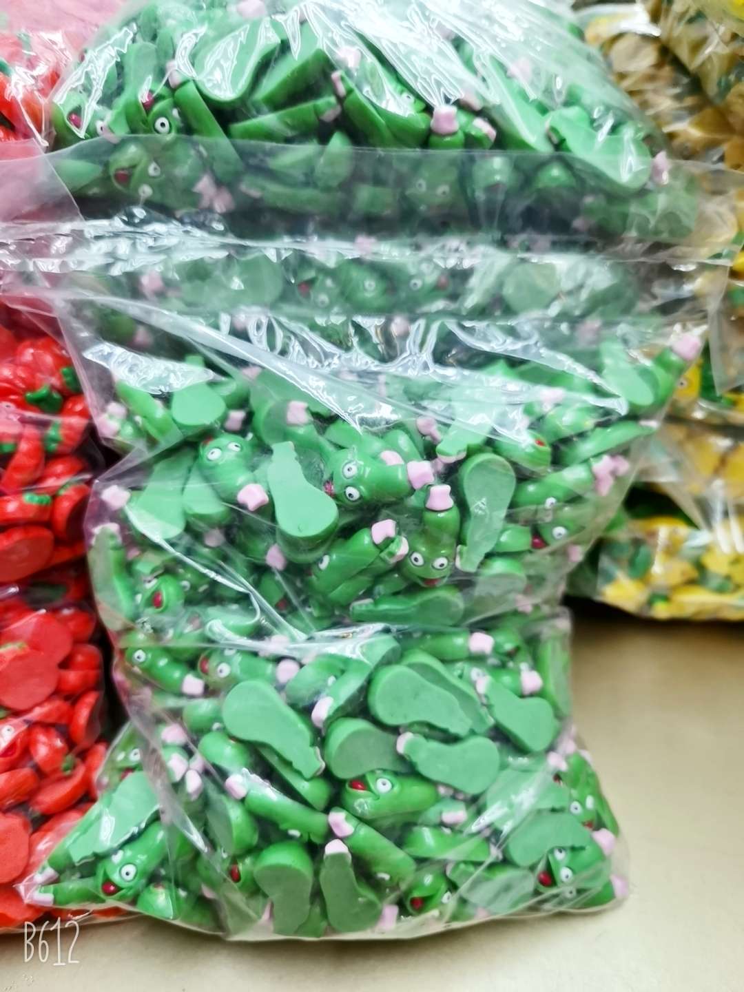 Resin quirky vegetables, cartoon fruits, dumpling plates, Douyin best-selling diy hairpins, water cups, cream glue stickers, phone cases, resin accessories undefined