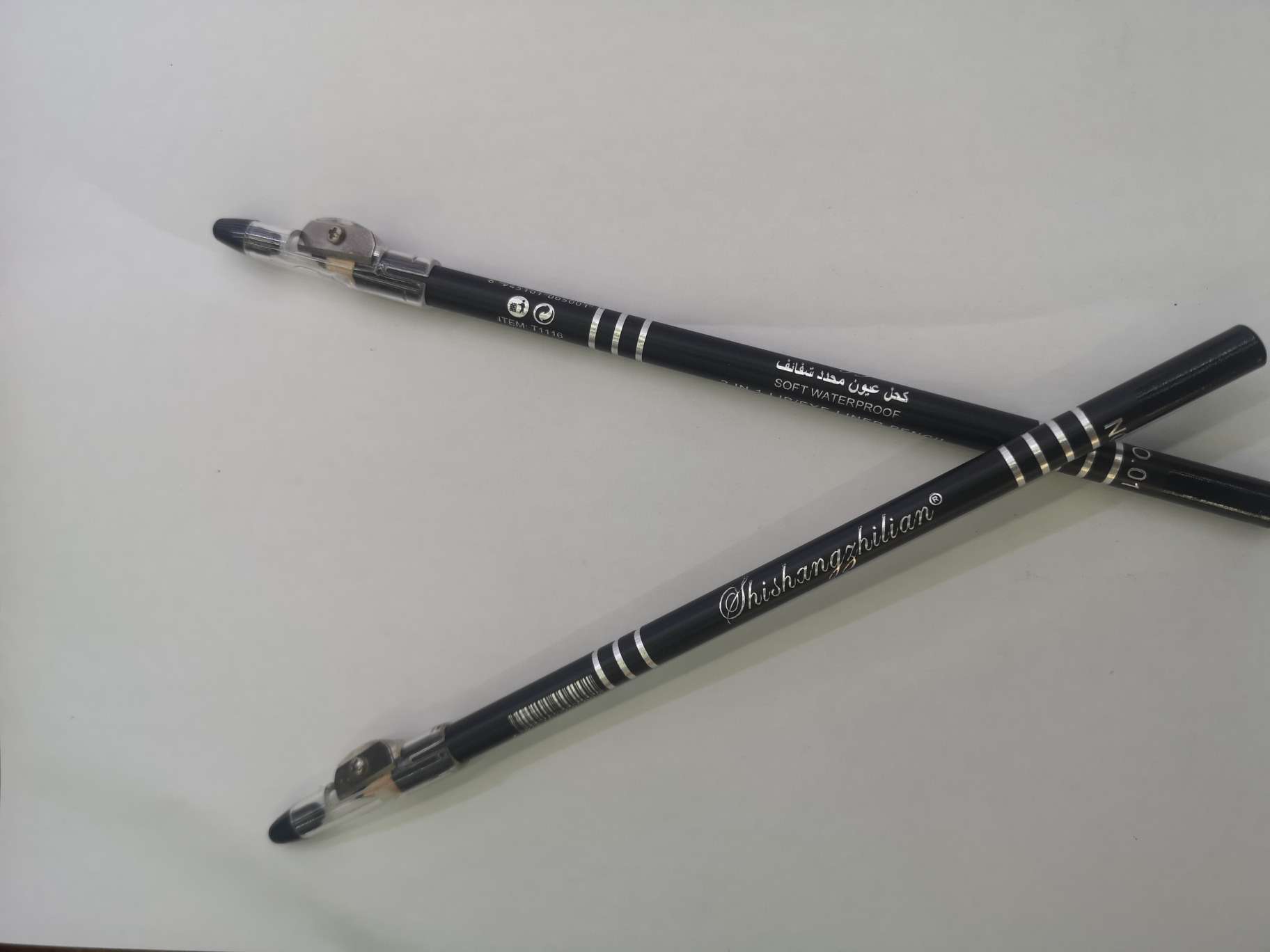 This eyebrow powder, eyebrow cream, eyebrow pencil and eye cosmetics come with a knife and pen, are waterproof, sweat-proof and not easy to smudge
