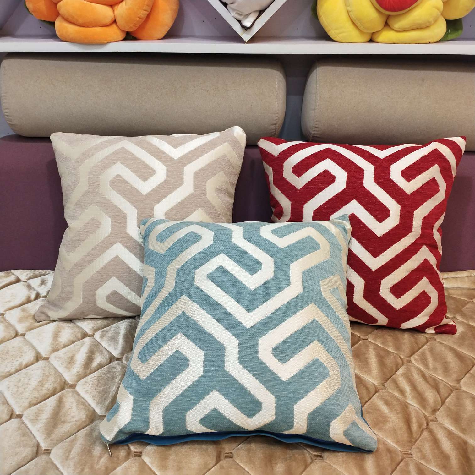 2个起订厂家直销 欧式雪尼尔抱枕沙发靠垫办公室靠背