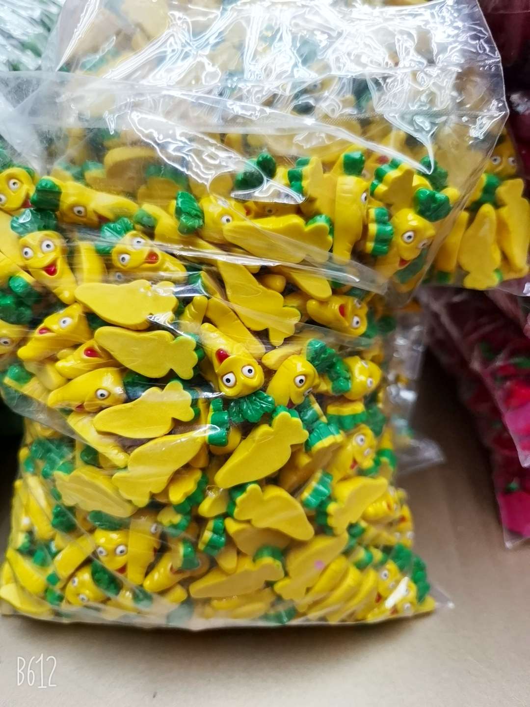 Resin quirky vegetables, cartoon fruits, dumpling plates, Douyin best-selling diy hairpins, water cups, cream glue stickers, phone cases, resin accessories Item Picture