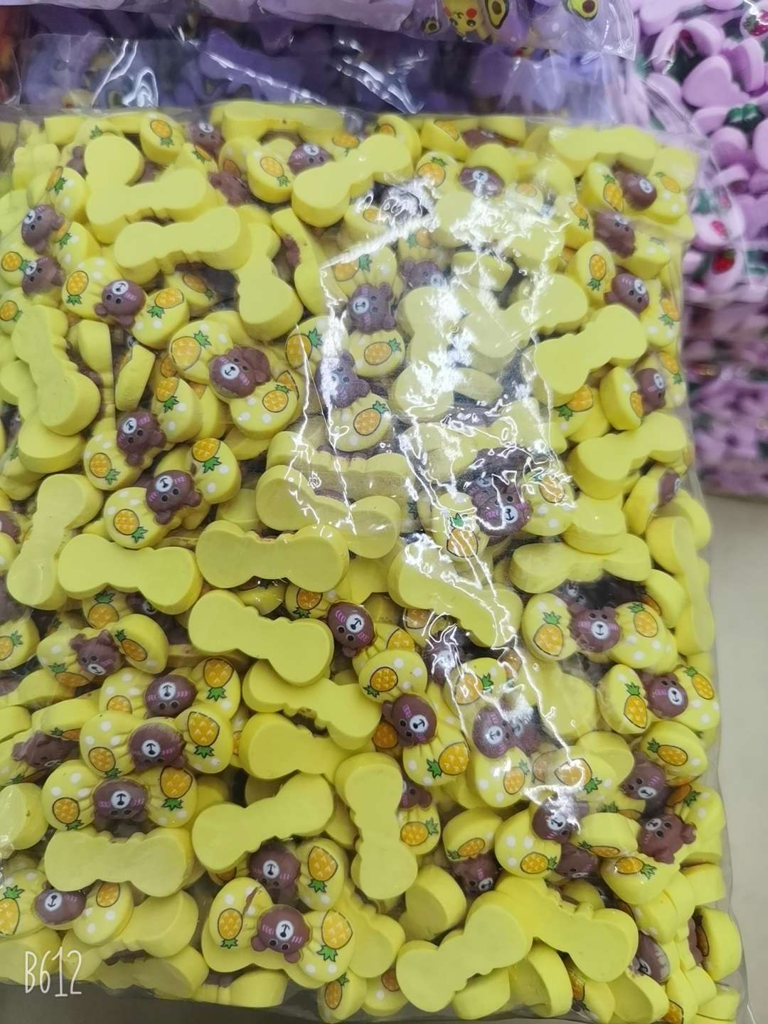 Resin bow tie, animal cartoon, fruit dumpling plate, Douyin bestseller, diy hairpin, water cup sticker, cream glue, phone case, resin accessories Application Scenario