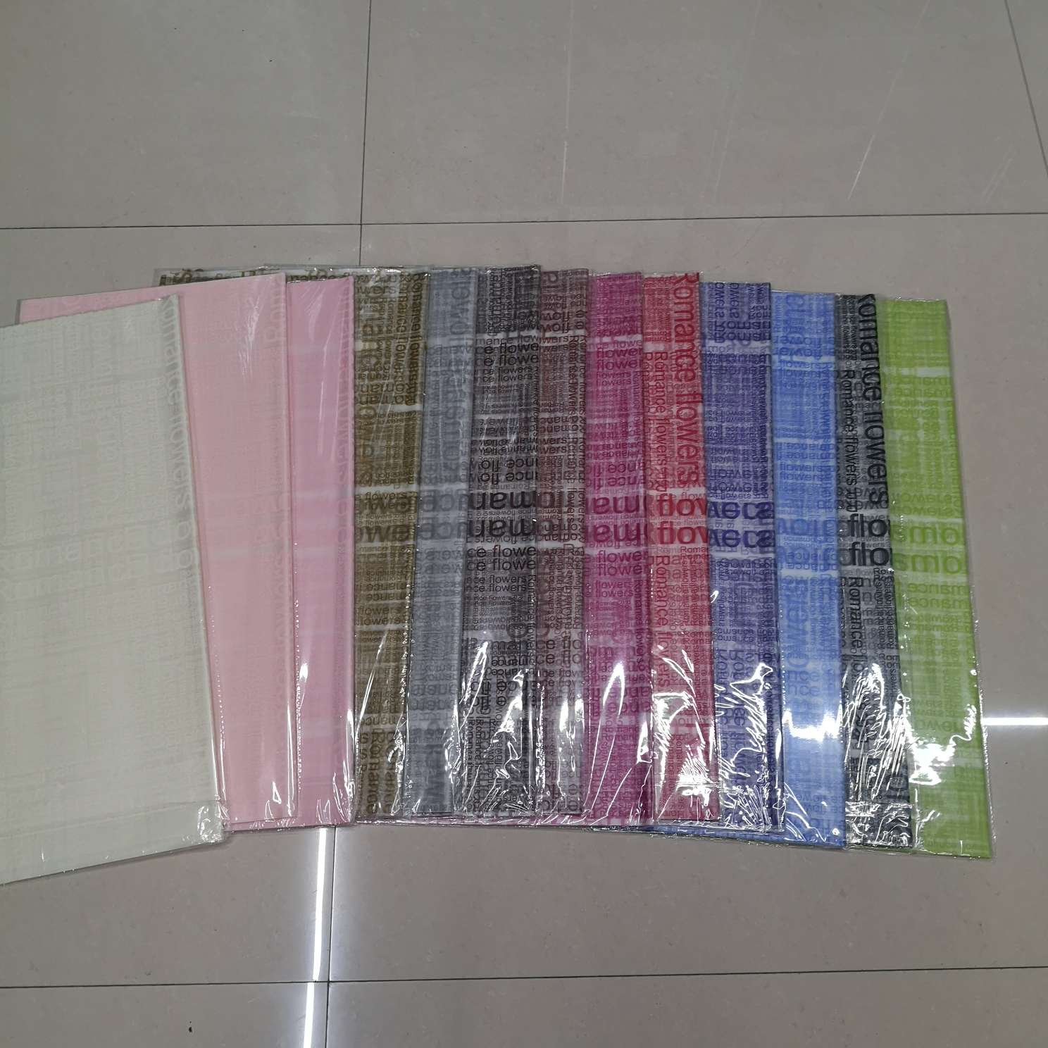 Matte paper wrapped with floral patterns in English details Picture