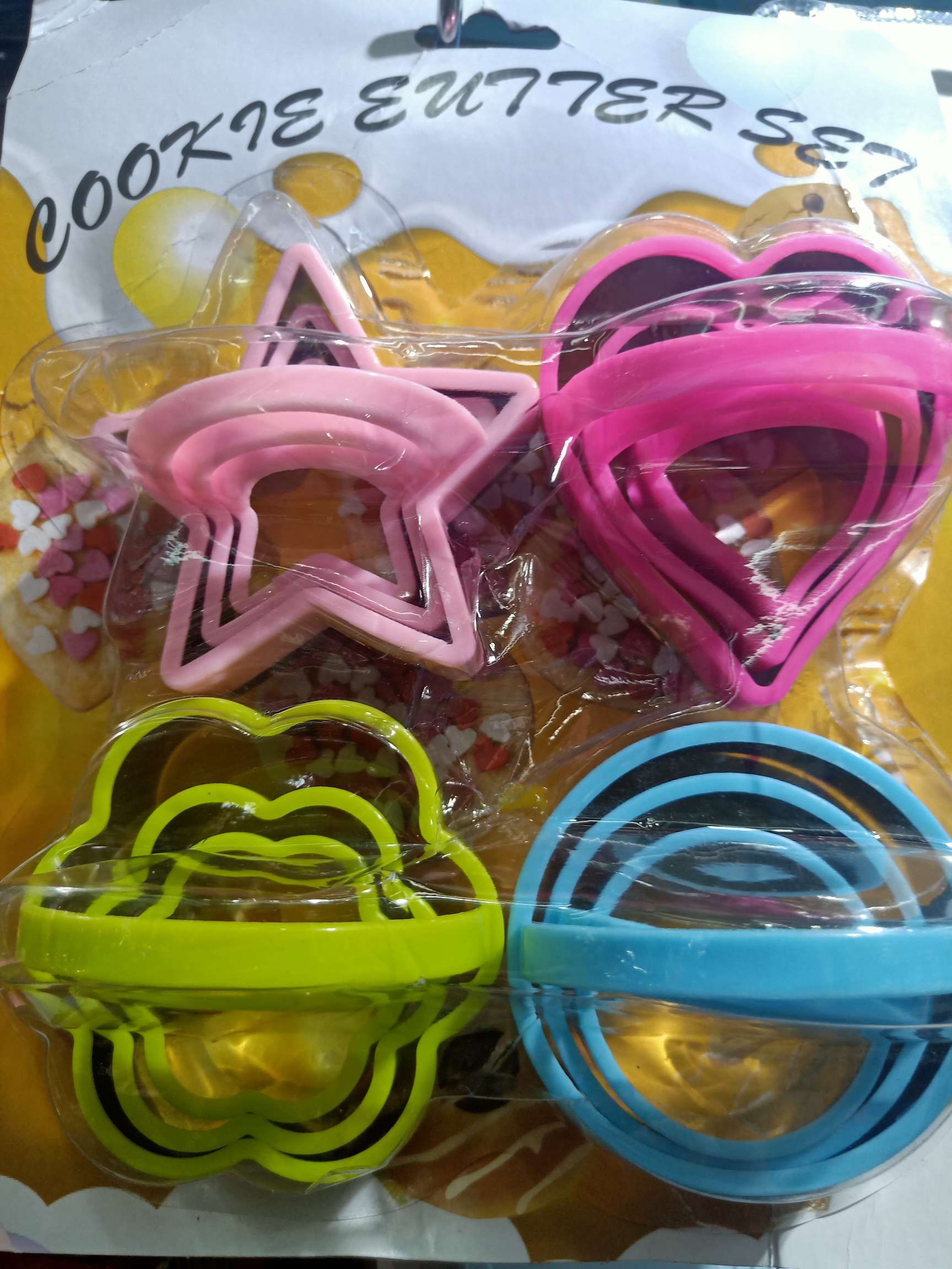 A set of 12 cake molds in color thumbnail
