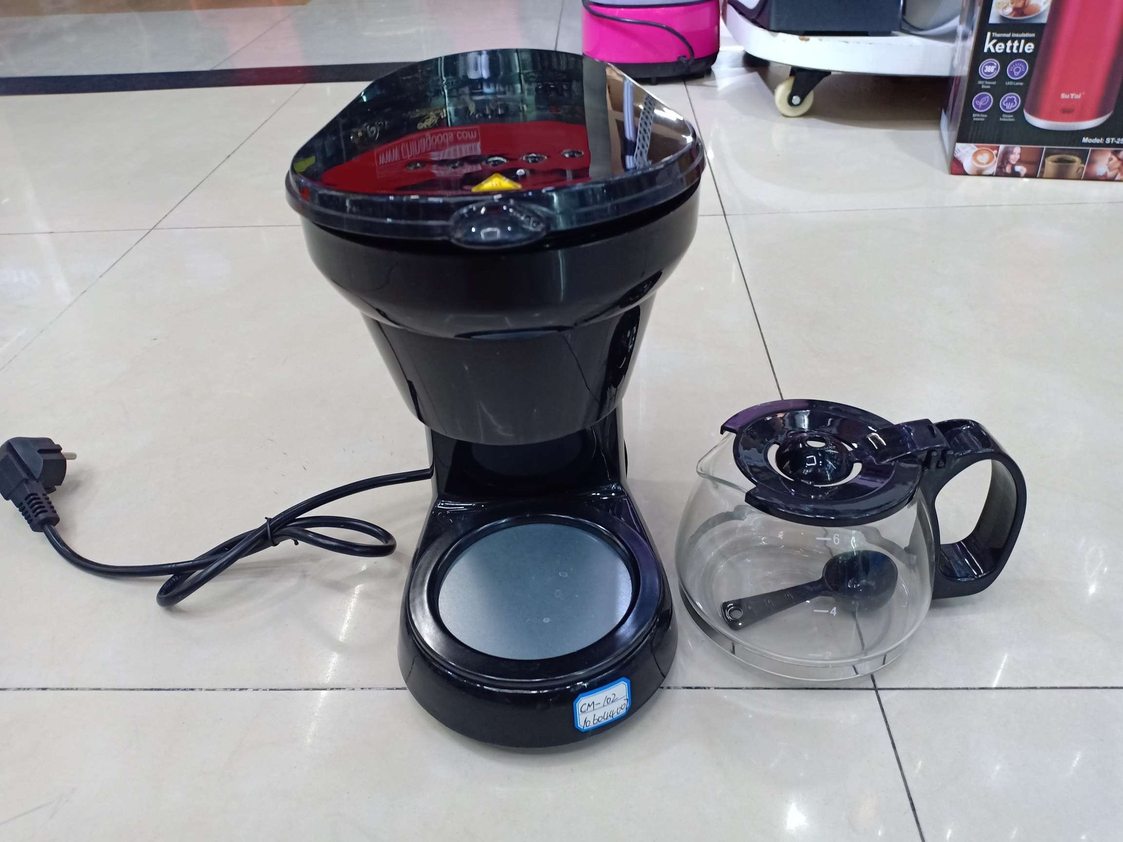 Household drip coffee machine, thermostatic coffee brewing, mini Italian coffee machine Application Scenario
