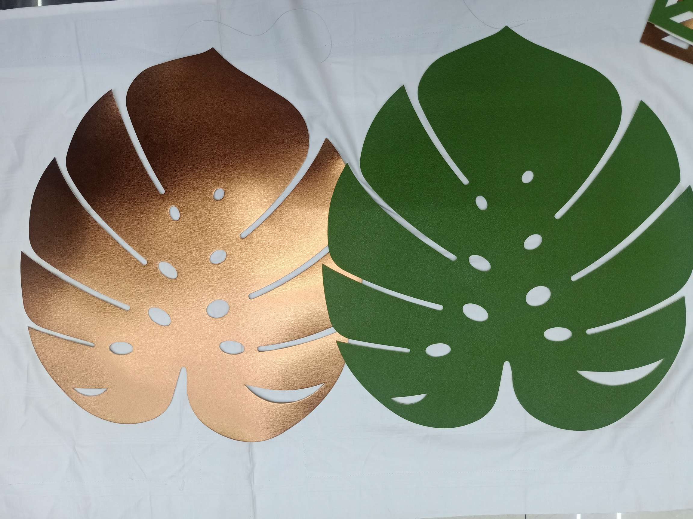 Leather place mat leaf shape thumbnail