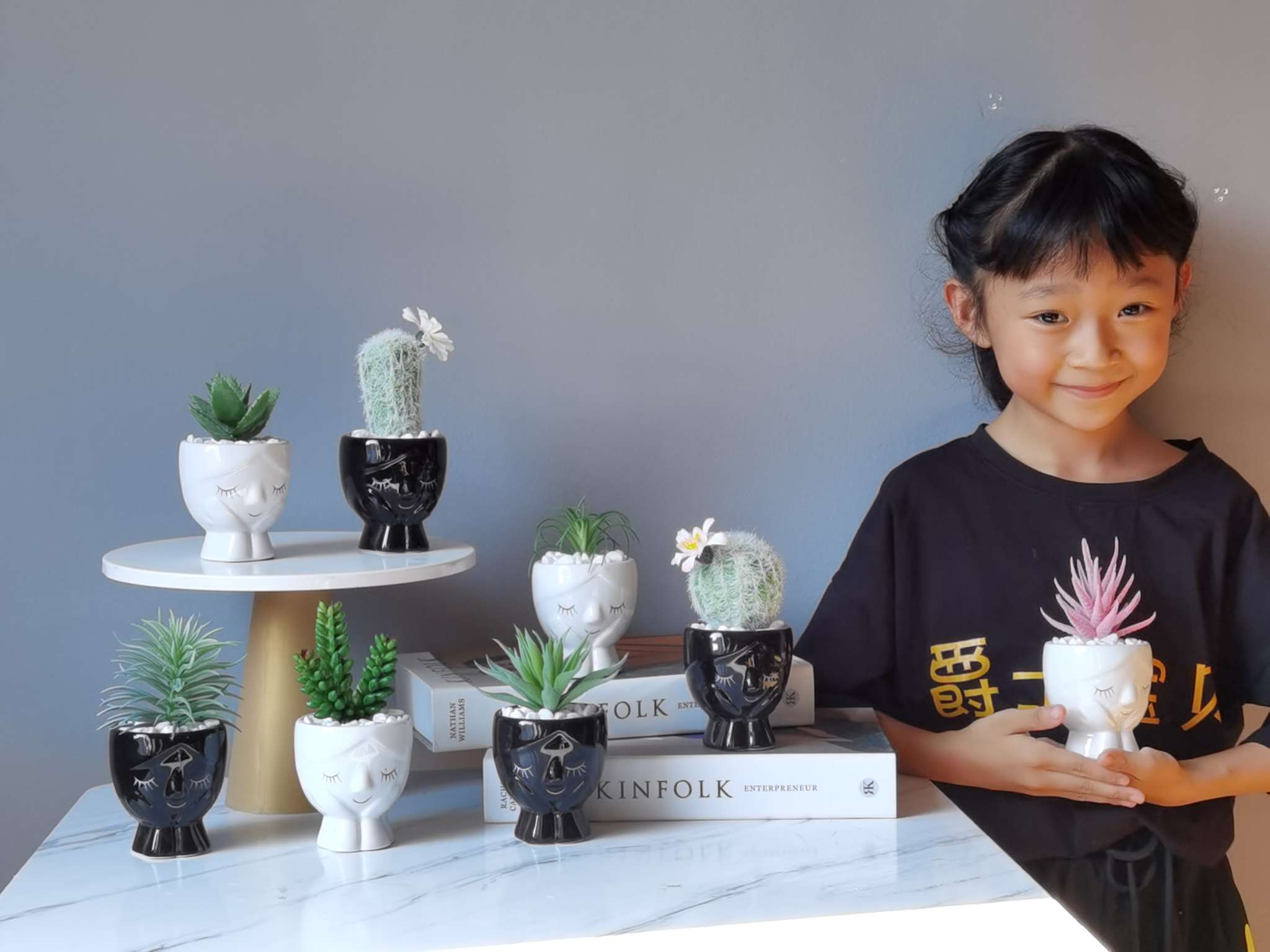 Creative human figure simulation, succulent plant potted plants, bonsai, home decoration items, coffee tables, TV cabinets, dining table surface decorations, and foreign trade bestsellers undefined