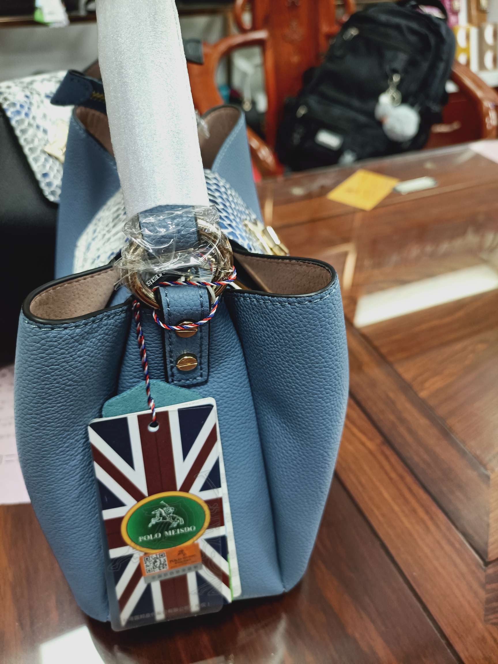 British Paul genuine leather women's bag P66975-2C Application Scenario