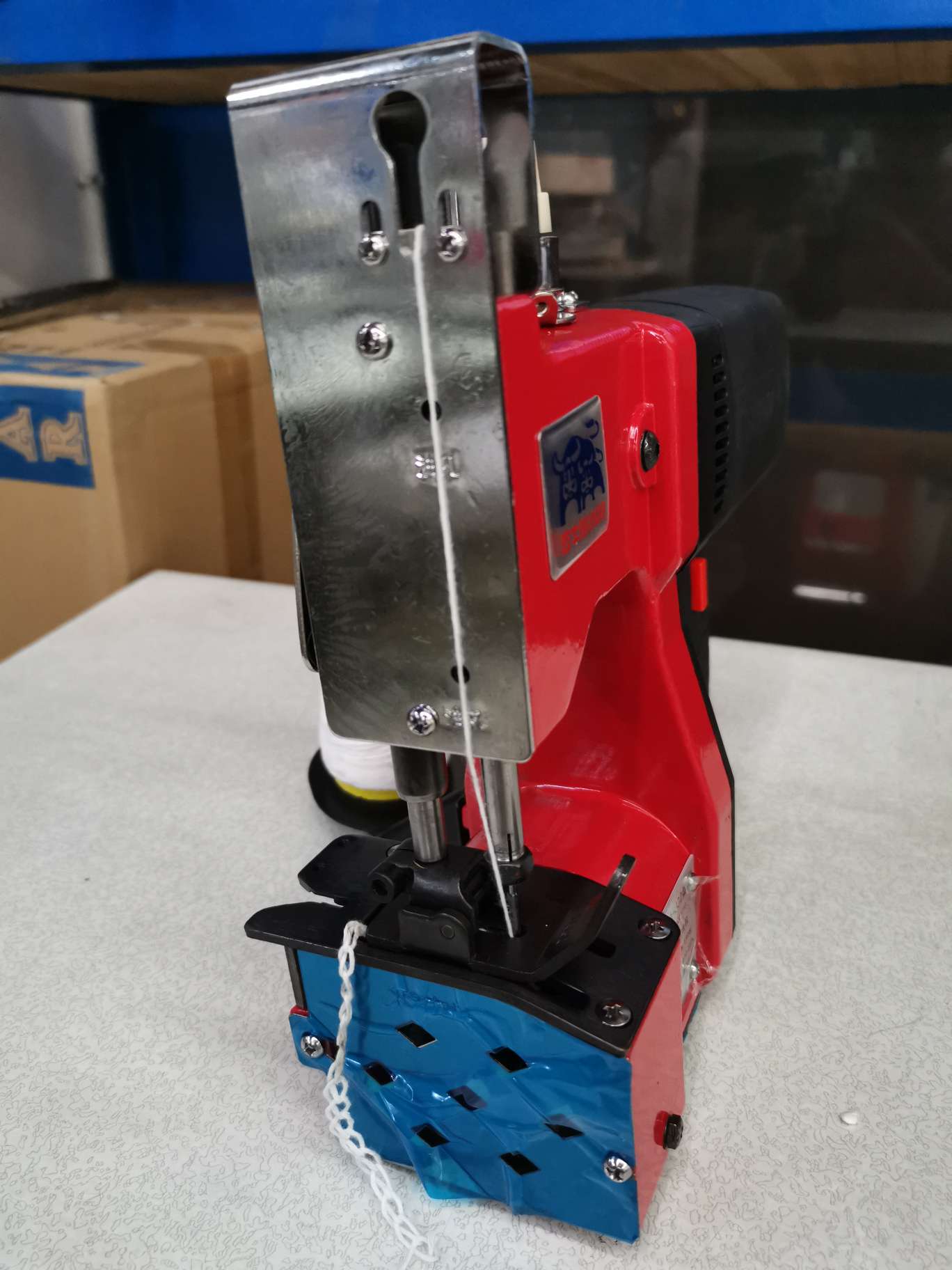 Shuangniu GK9-350 hand-held gun type bag sealing machine, woven bag sealing machine Application Scenario