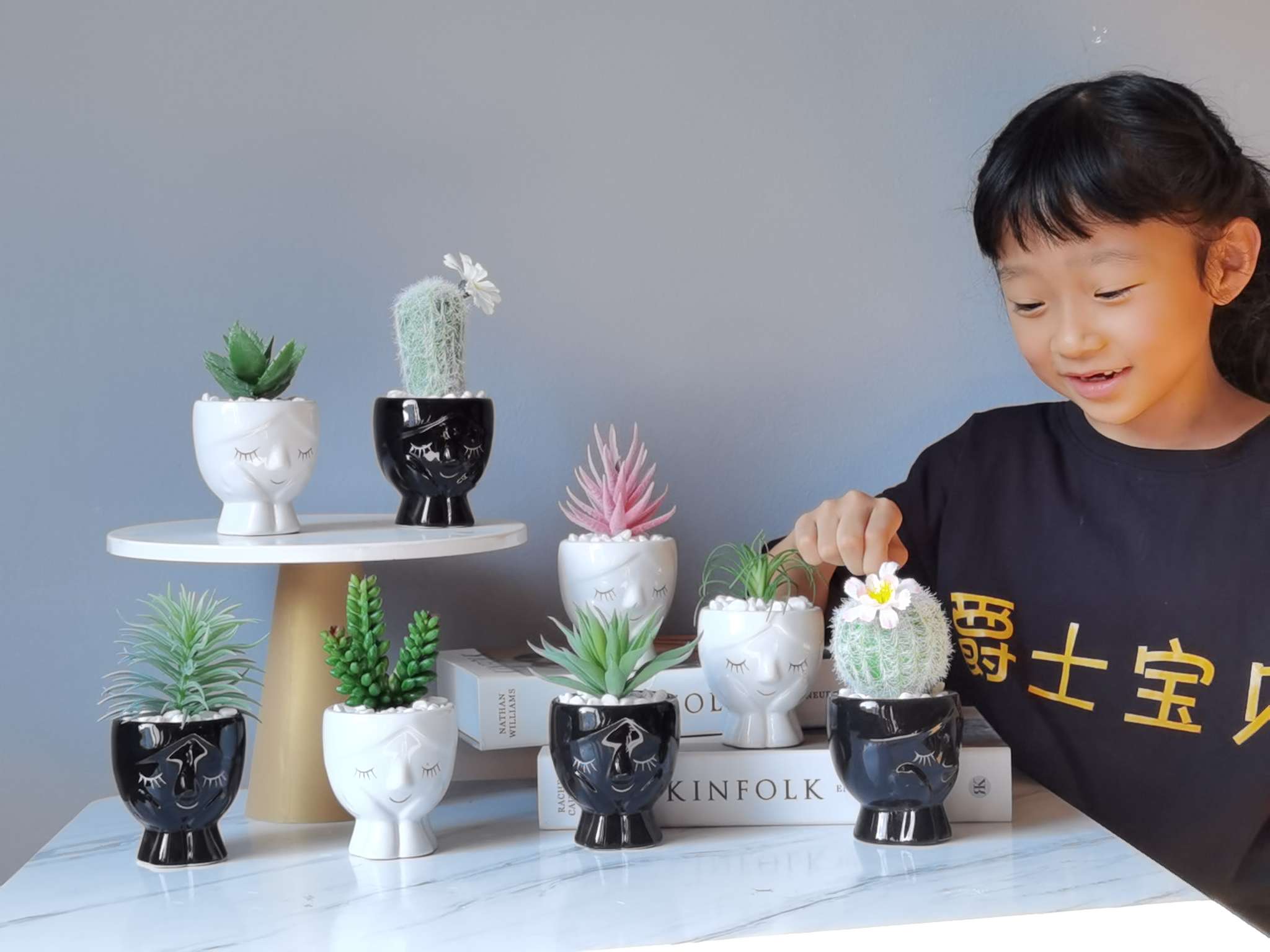 Creative human figure simulation, succulent plant potted plants, bonsai, home decoration items, coffee tables, TV cabinets, dining table surface decorations, and foreign trade bestsellers Item Picture