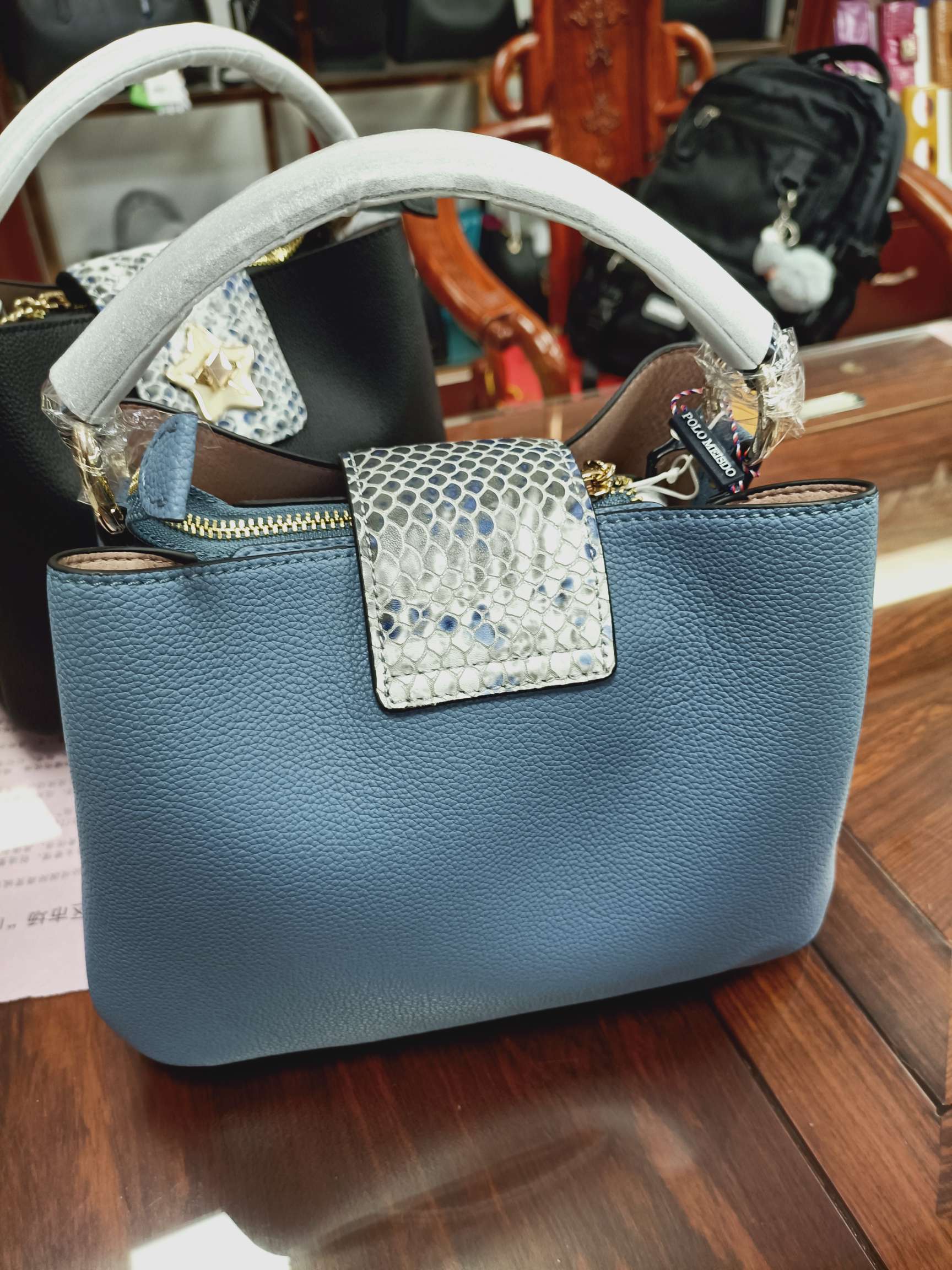 British Paul genuine leather women's bag P66975-2C Item Picture