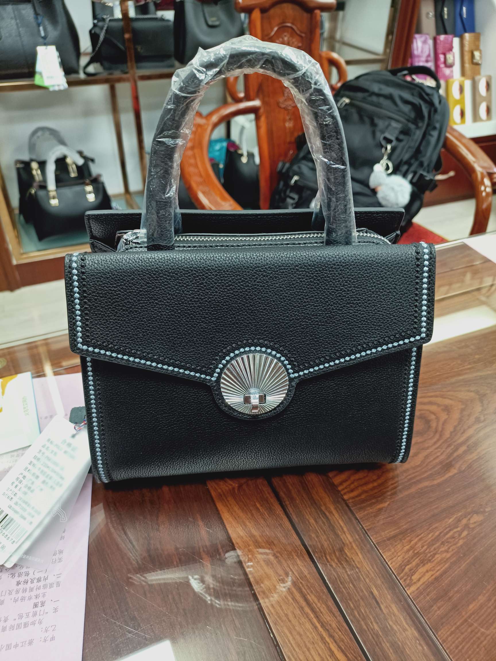 British Paul genuine leather women's bag P661000-2A details Picture