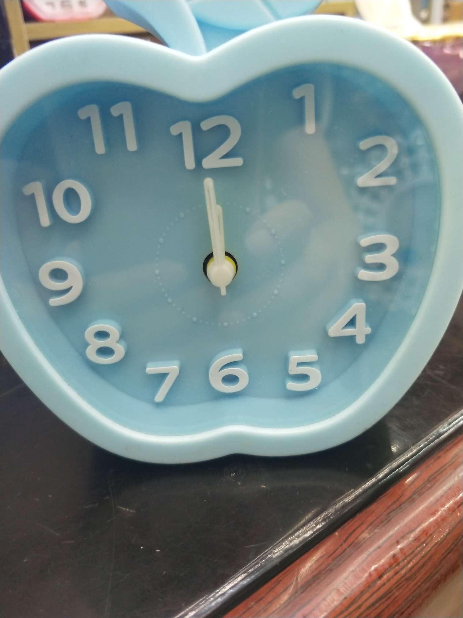 Wall clock small apple, direct sales from Yiwu factory, product size 10.5*11cm Specification image
