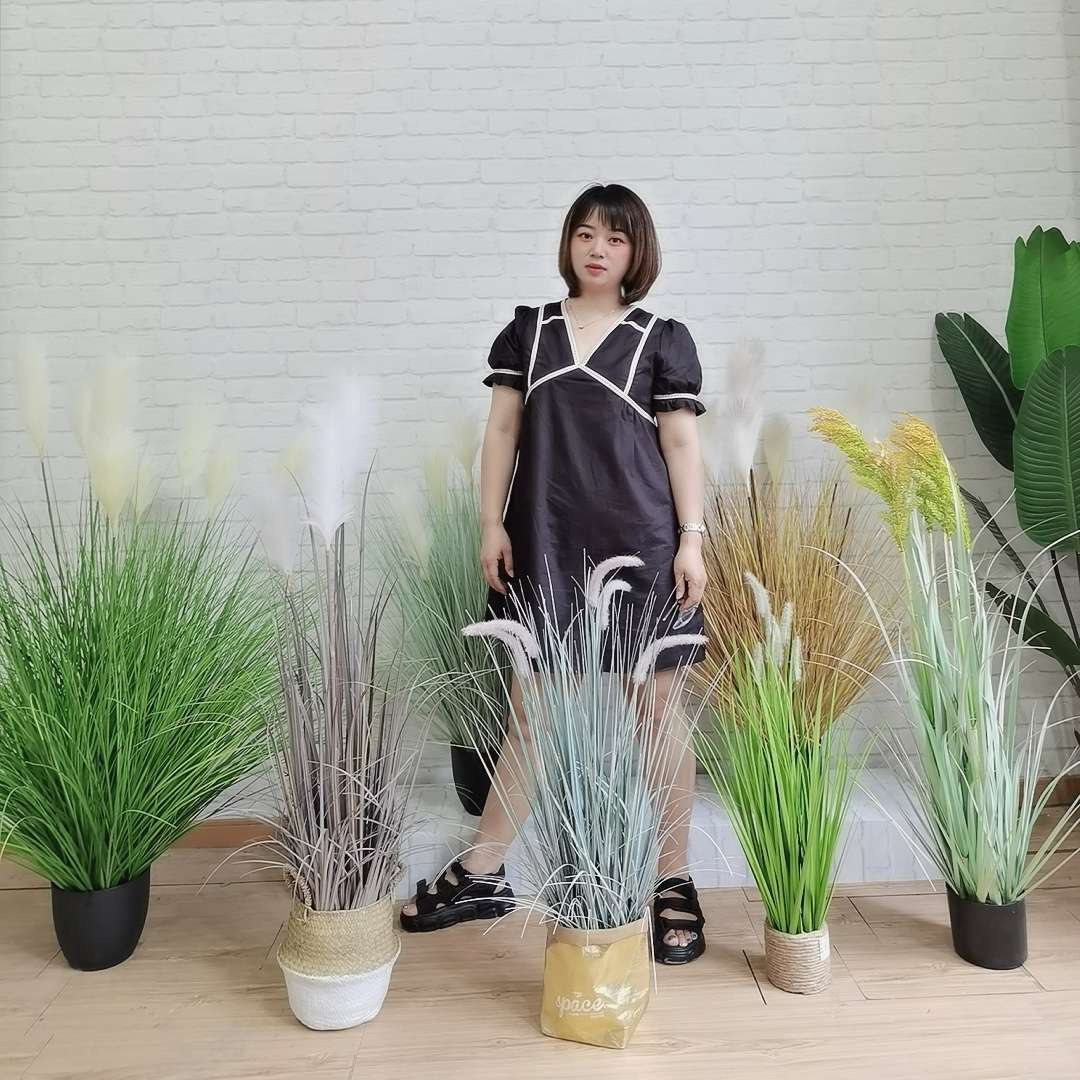 Simulated reed and onion grass potted bonsai, a popular online hit, is a large decorative item for wedding and restaurant decoration