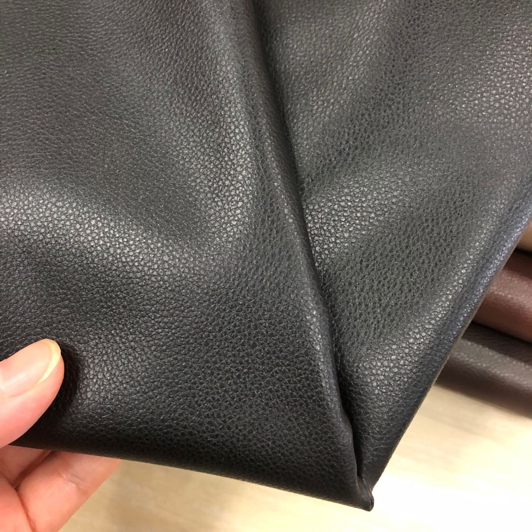 Factory direct sales of faux leather with small litchi patterns, full pu leather and cotton fleece base, 0.7 soft hand feel, bag belt fabric Specification image