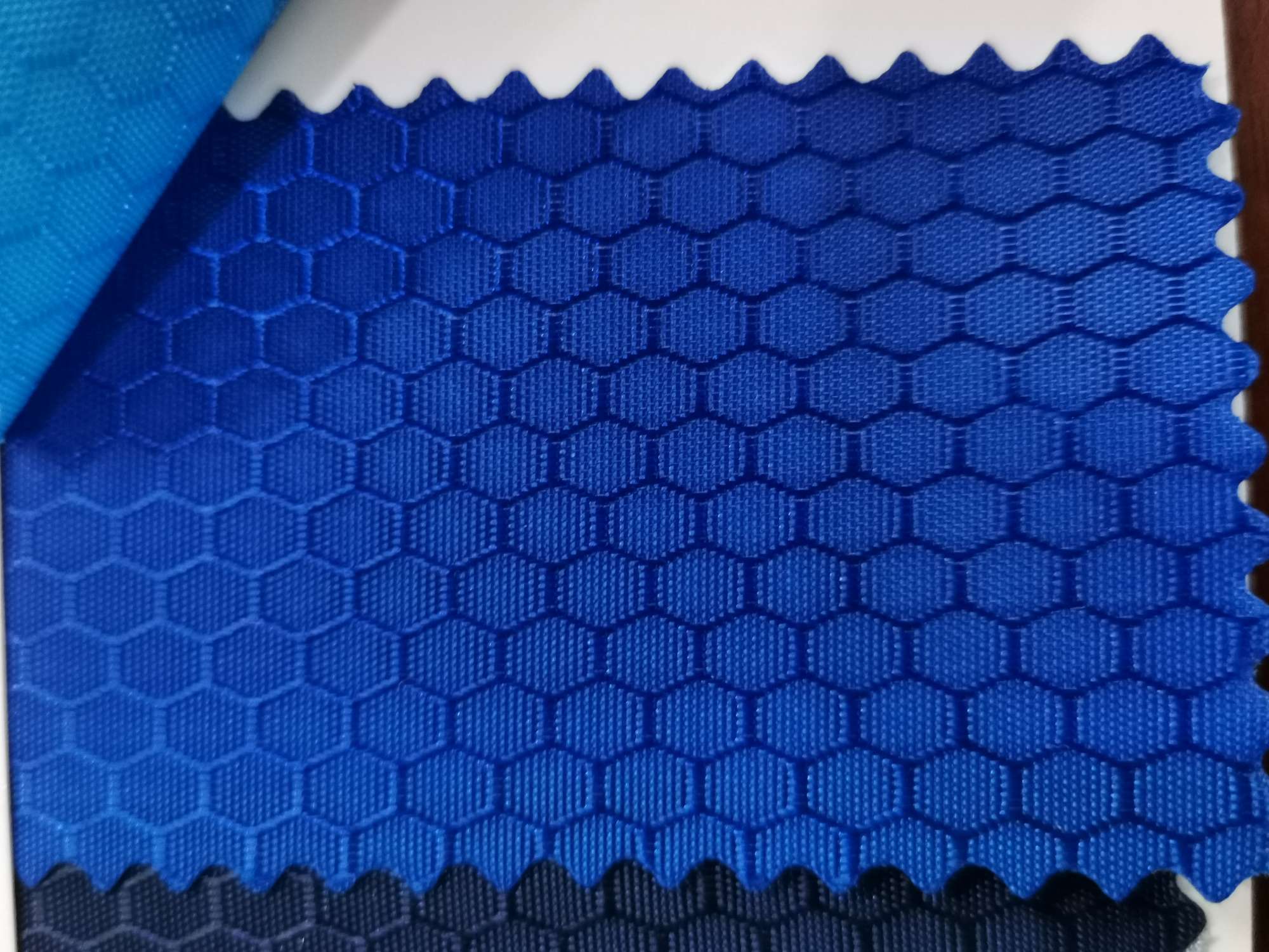 厂家直销热销新款  小足球pu防水—6皮革大量现货高中低档箱包沙发鞋材面料