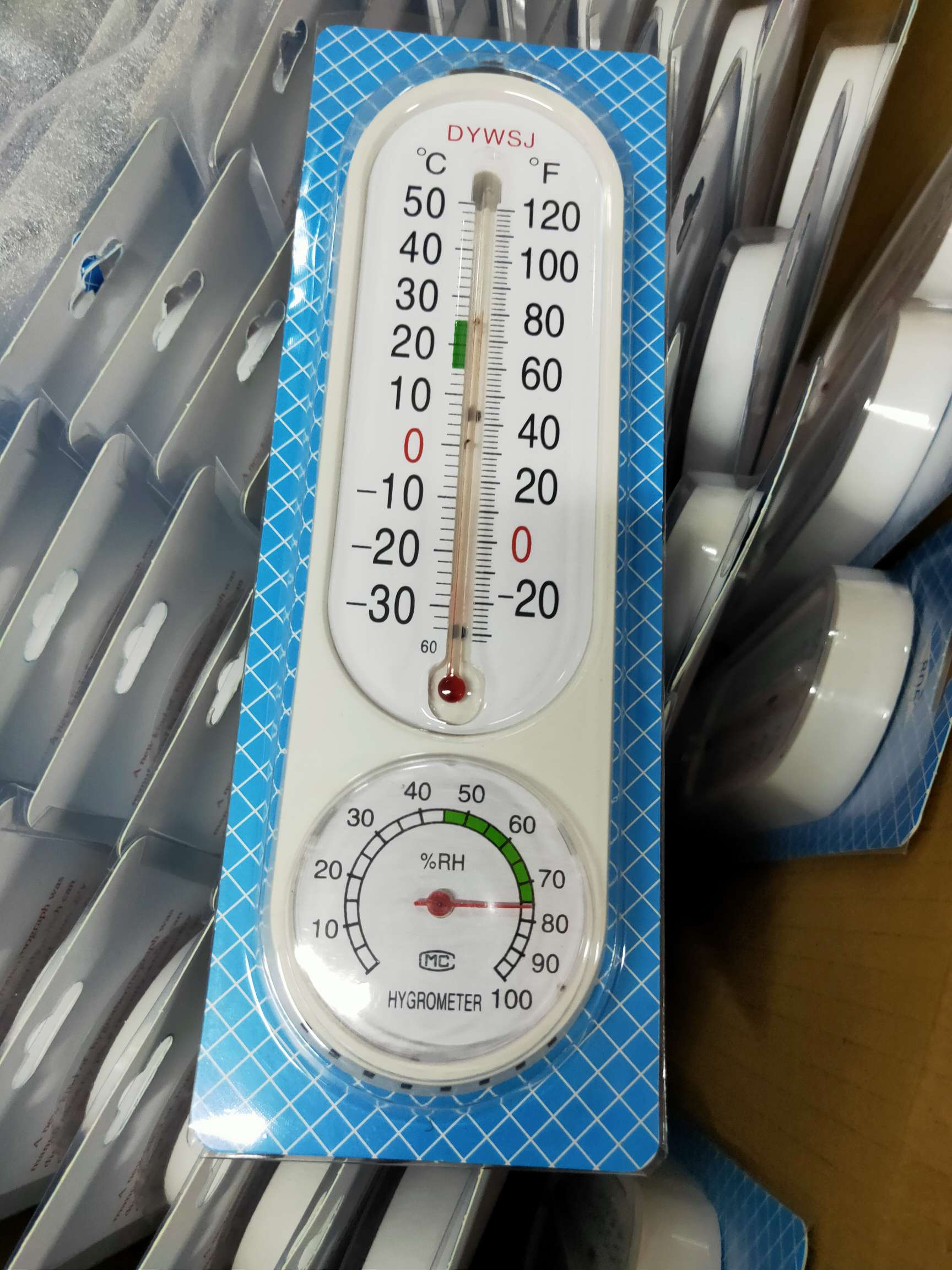 Oval-shaped white plastic temperature and humidity meter, indoor thermometer, horticultural dapeng planting temperature and humidity meter Specification image