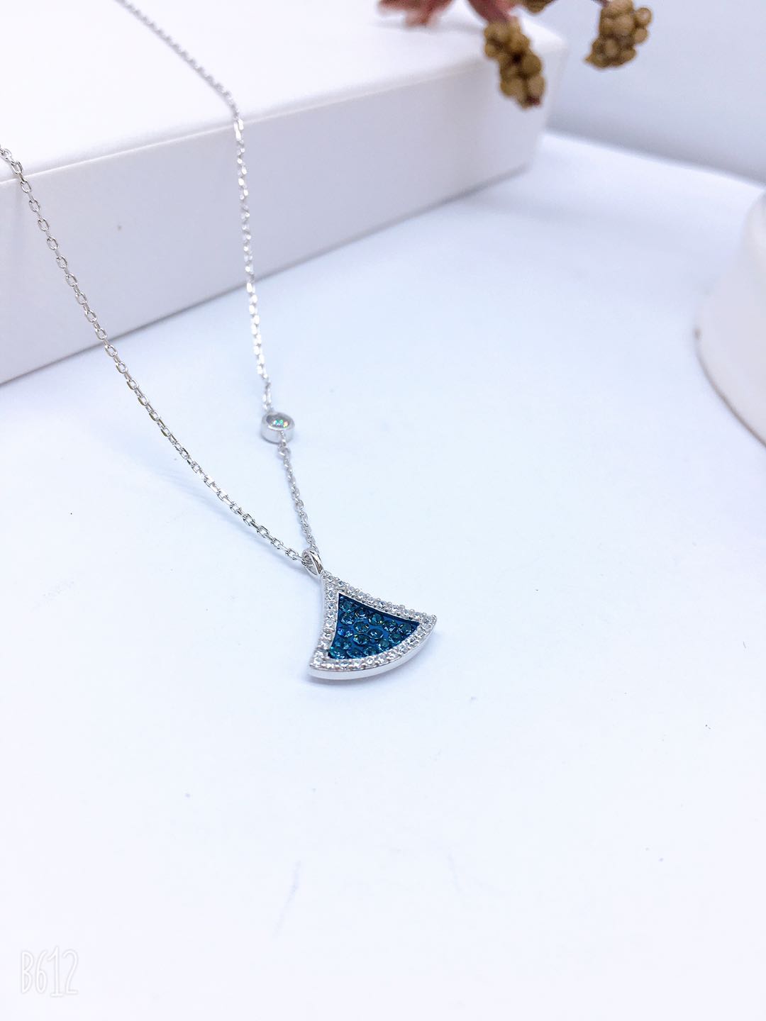 Necklace 15 thumbnail