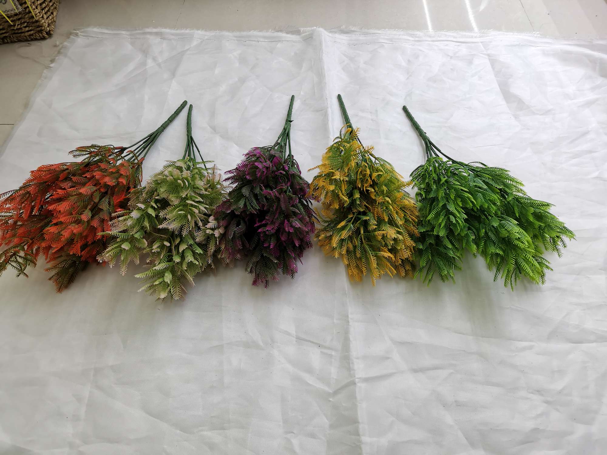Simulated green plants and aquatic plants, simulated 7-pronged winter jasmine, engineering flowers, decorative flowers details Picture
